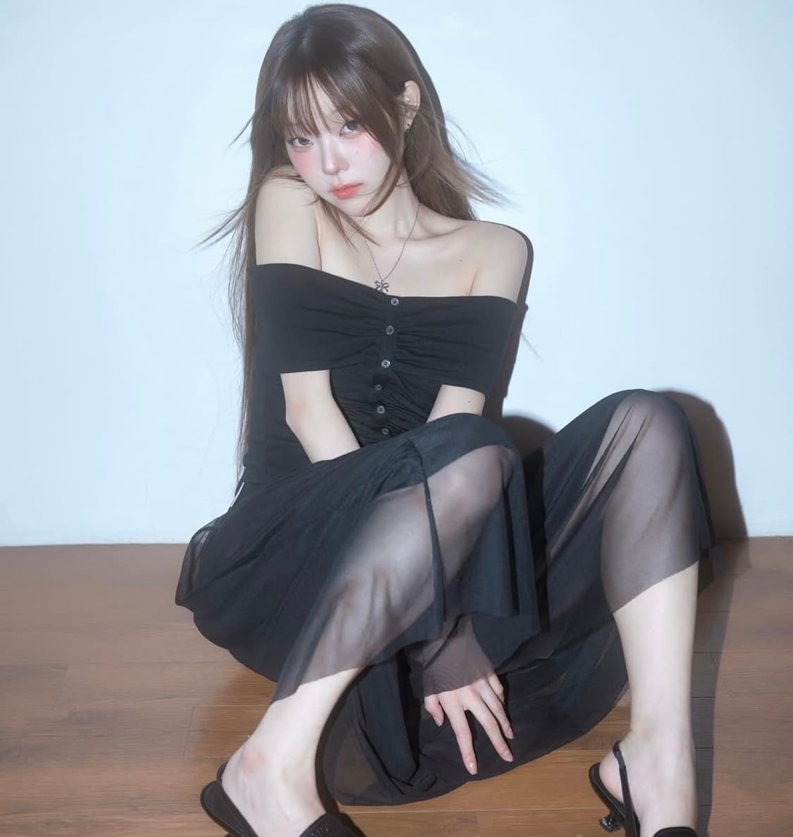 (공홈품절) 버튼 셔링 오프숄더 탑 상품이미지4
