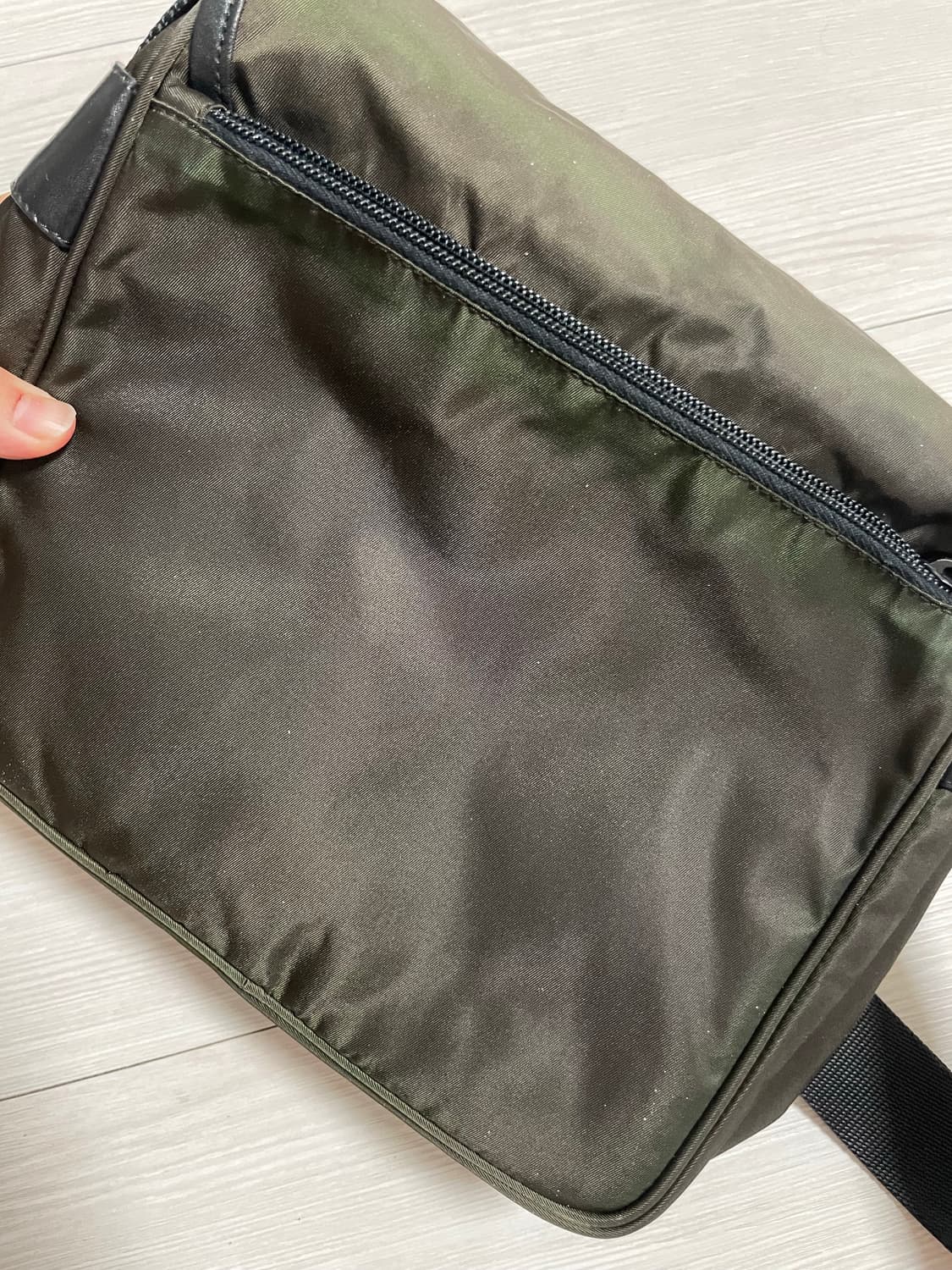 프라다 카키 메신저백 상품이미지8