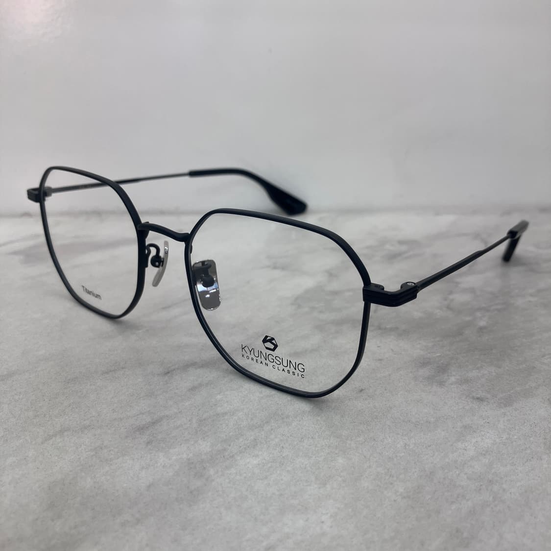D04 경성 京城 1981 무광 블랙 다각 스퀘어 메탈테 안경 상품이미지7