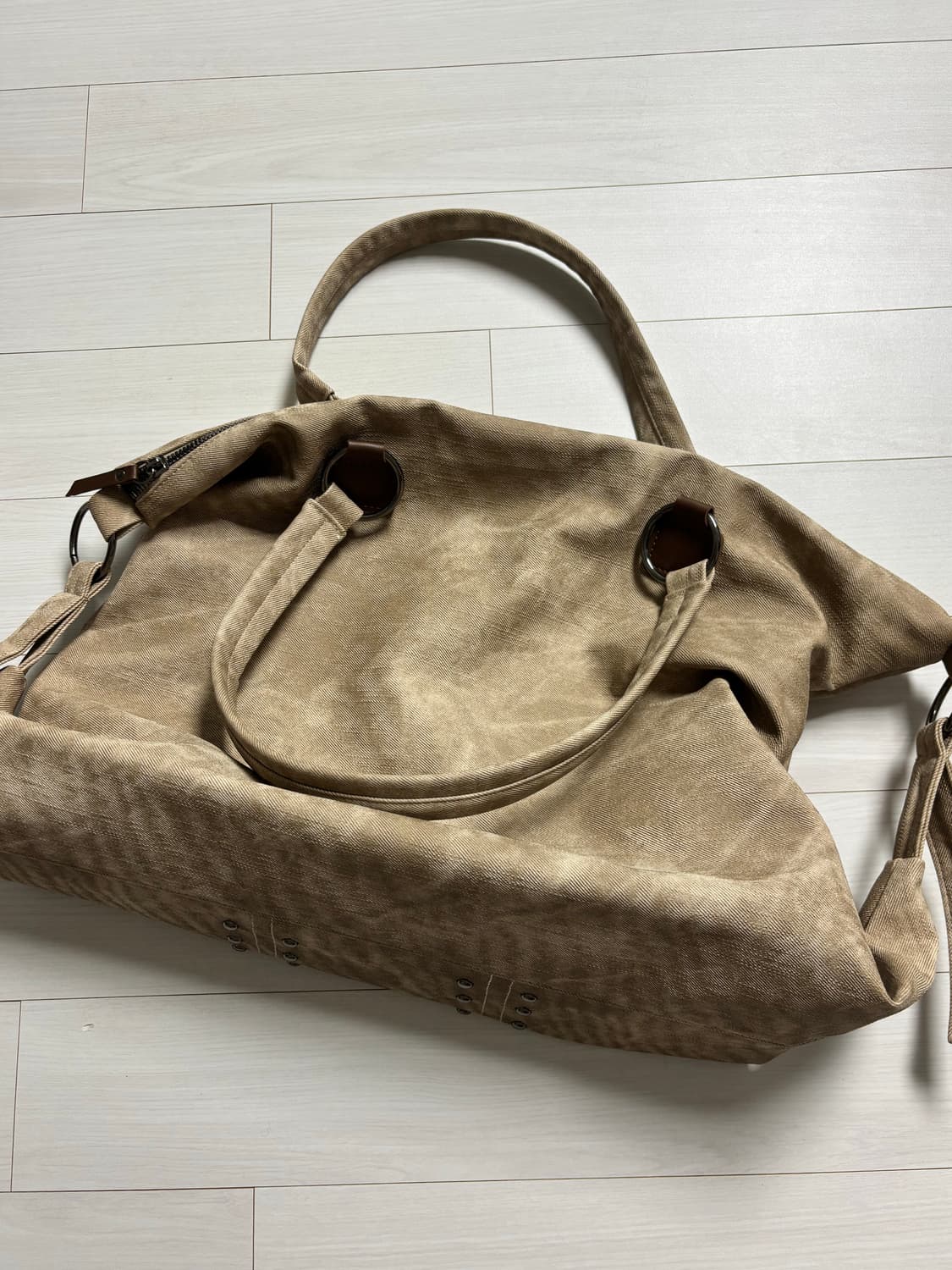 에이블리 지그재그 스터드 빅 숄더백 토트백 베이지 상품이미지3