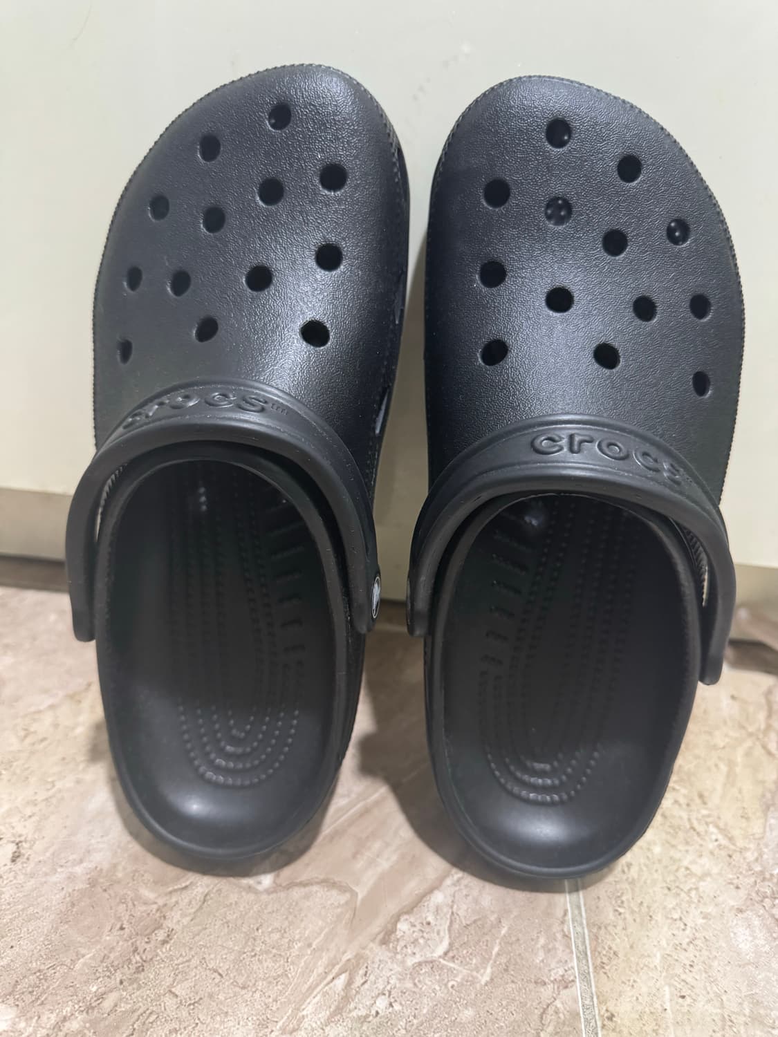 크록스 클래식 클로그 블랙 상품이미지1