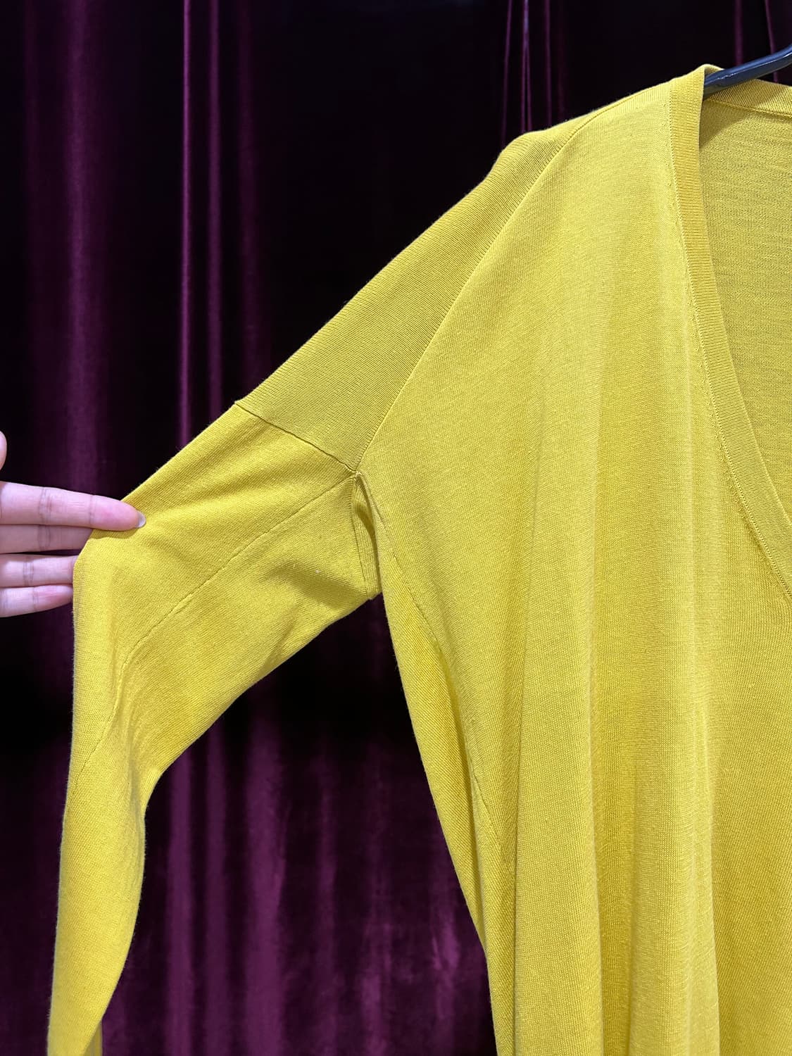 ACNE STUDIOS yellow v-neck knit 상품이미지5