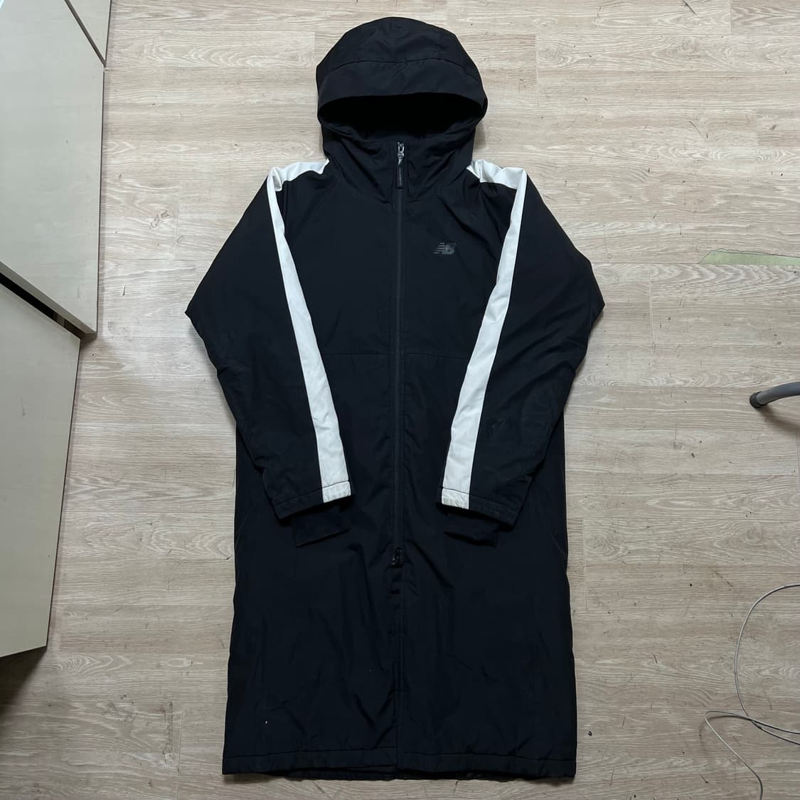 뉴발란스 사이드라인 다운 후드 롱패딩 점퍼 [블랙] S/90 상품이미지1