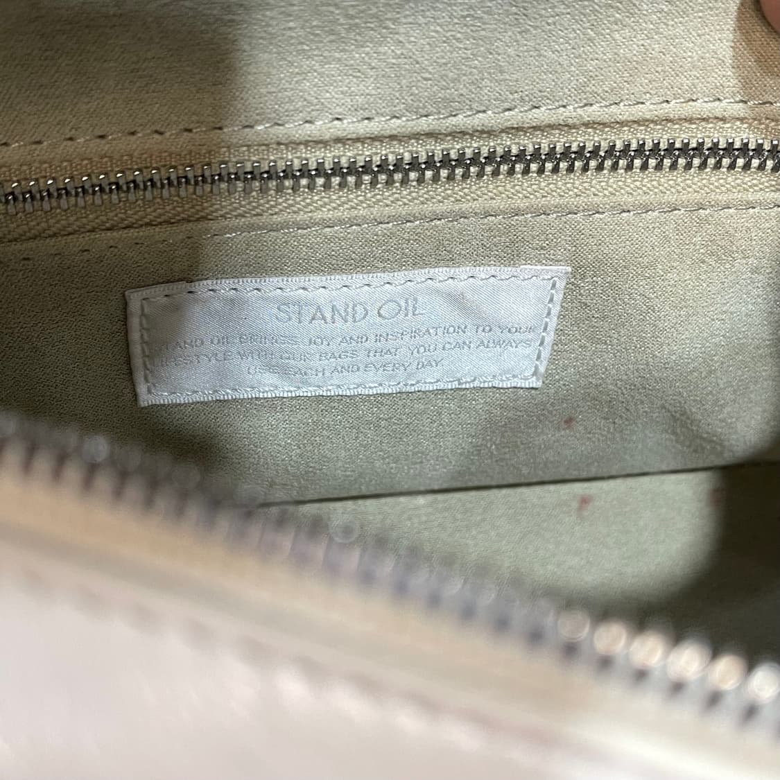 스탠드오일 포스트백 크림 상품이미지5