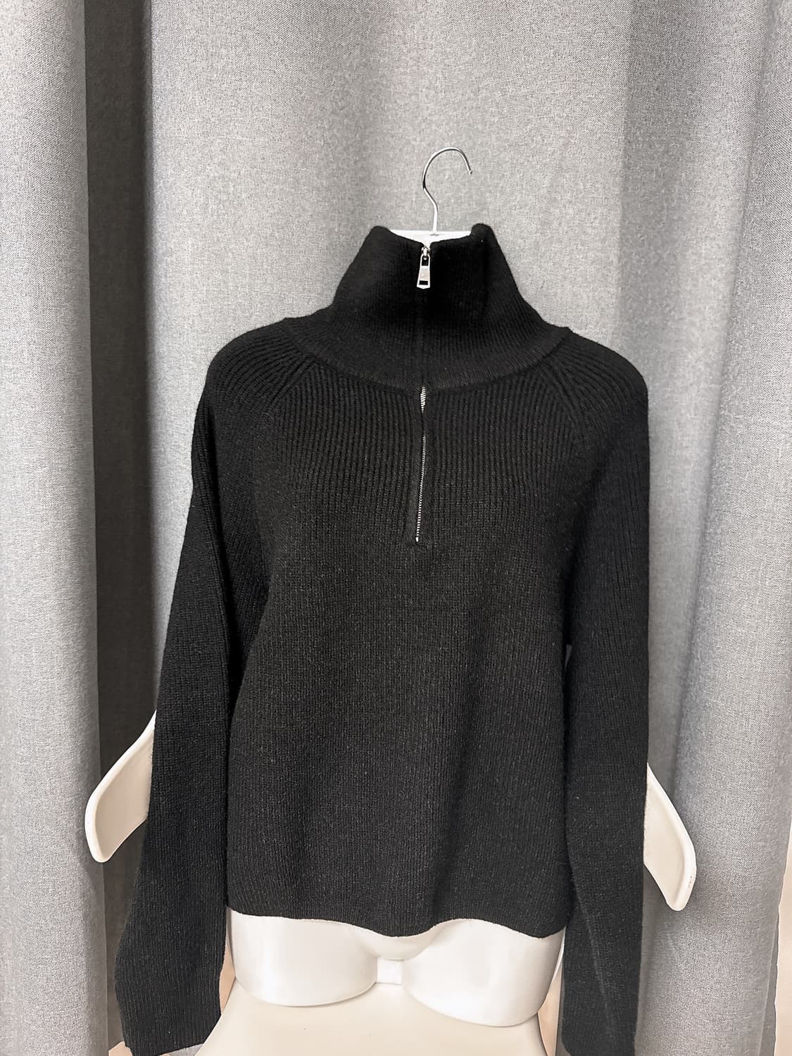 블랙 반집업니트 상품이미지1