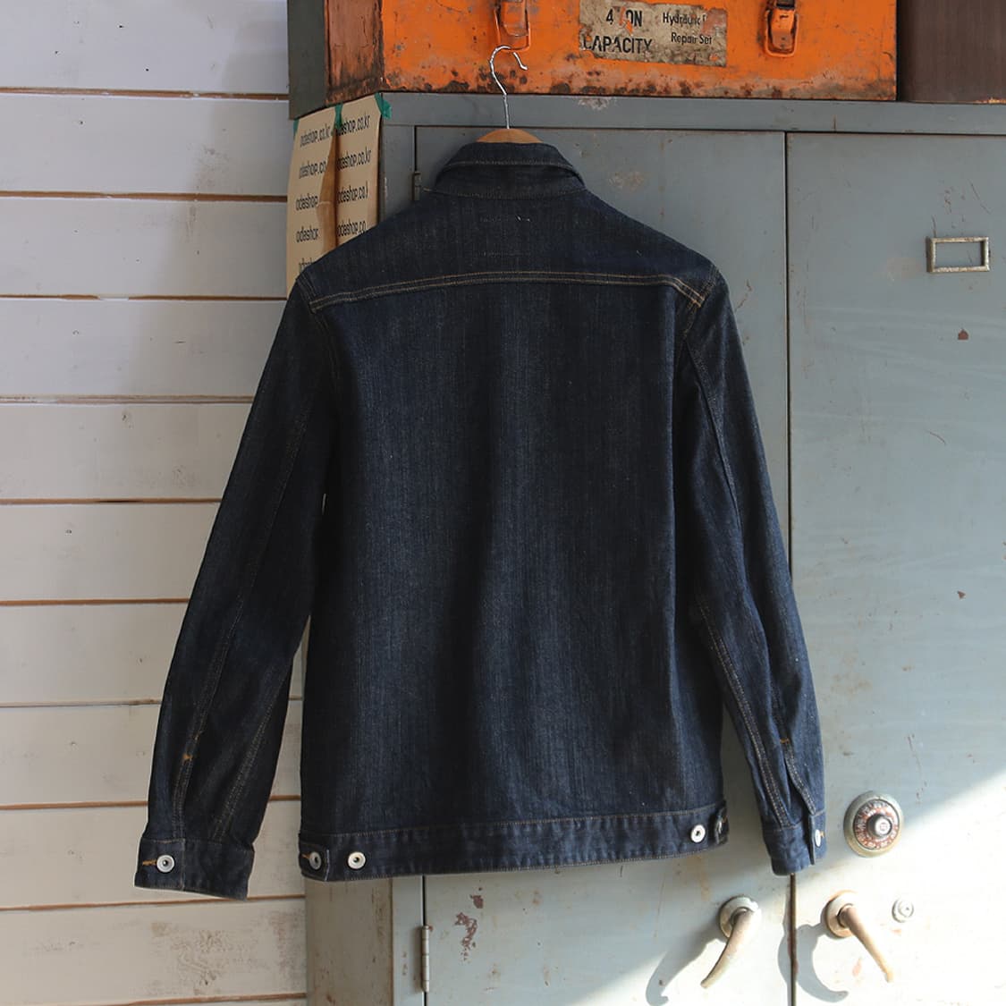 (착용컷) JUNRED 데님 트러커 자켓  상품이미지4