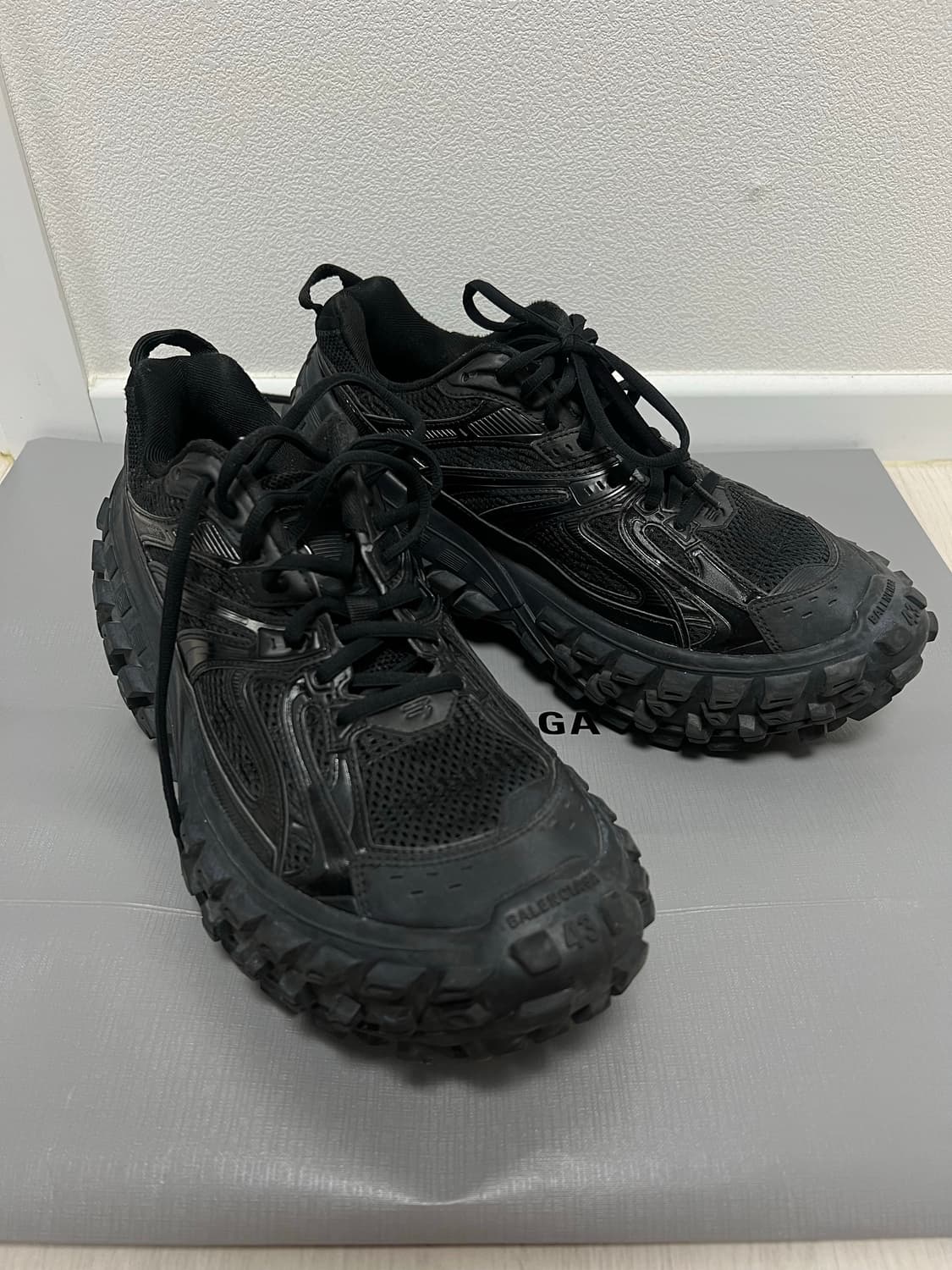 [43] 발렌시아가 디펜더 상품이미지1