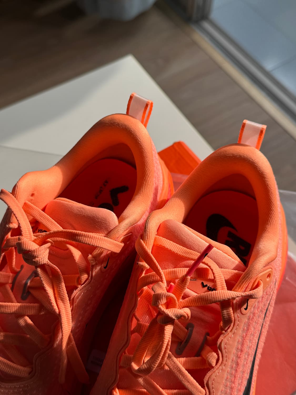 [255] 나이키 보메로 플러스 오렌지 펄스 핫 라바 상품이미지4