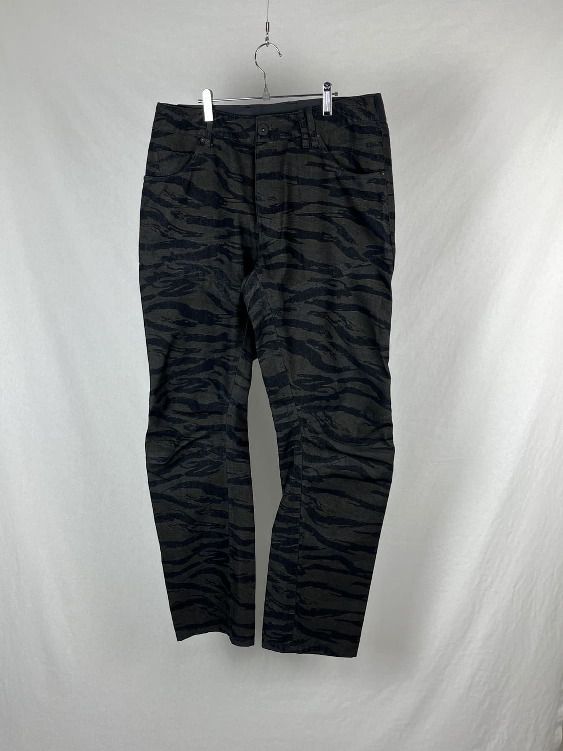 FieldCore 블랙컬러 애니멀 패턴 코튼 팬츠 상품이미지2