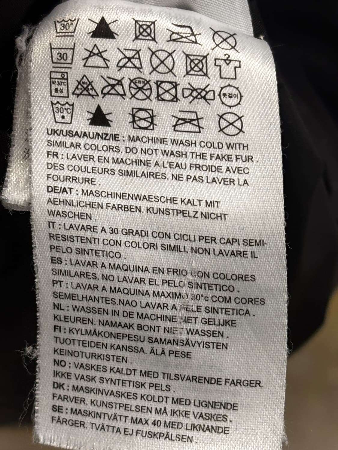 칼하트 블랙 후드 패딩 자켓 XS 상품이미지6