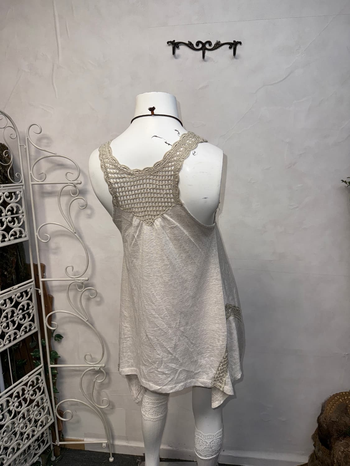 Ash beige crochet laceup unbalance 슬리브리스 상품이미지6