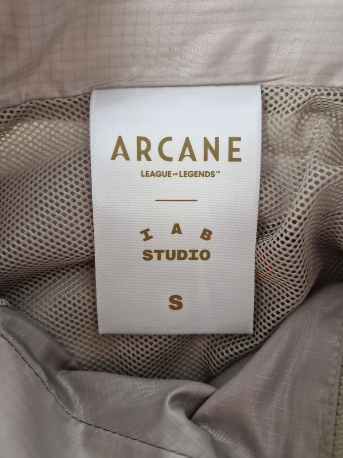 아이앱 스튜디오 x 아케인 에코 트랙탑 더스트오렌지 상품이미지6