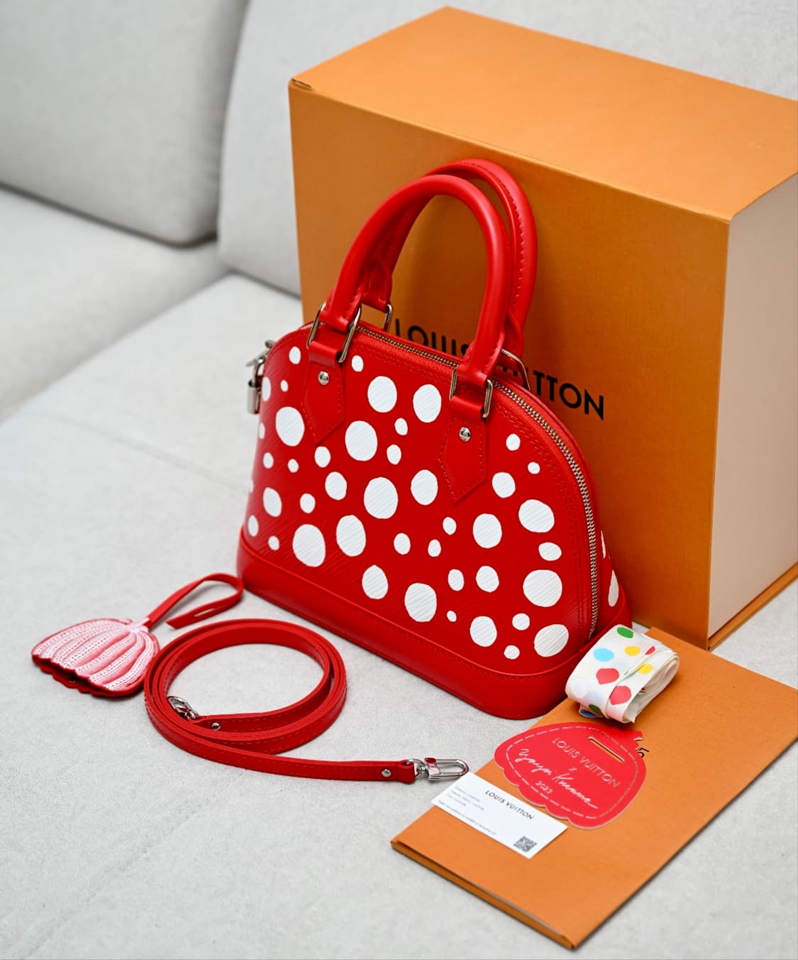 루이비통 알마 BB 레드 도트 백 상품이미지3