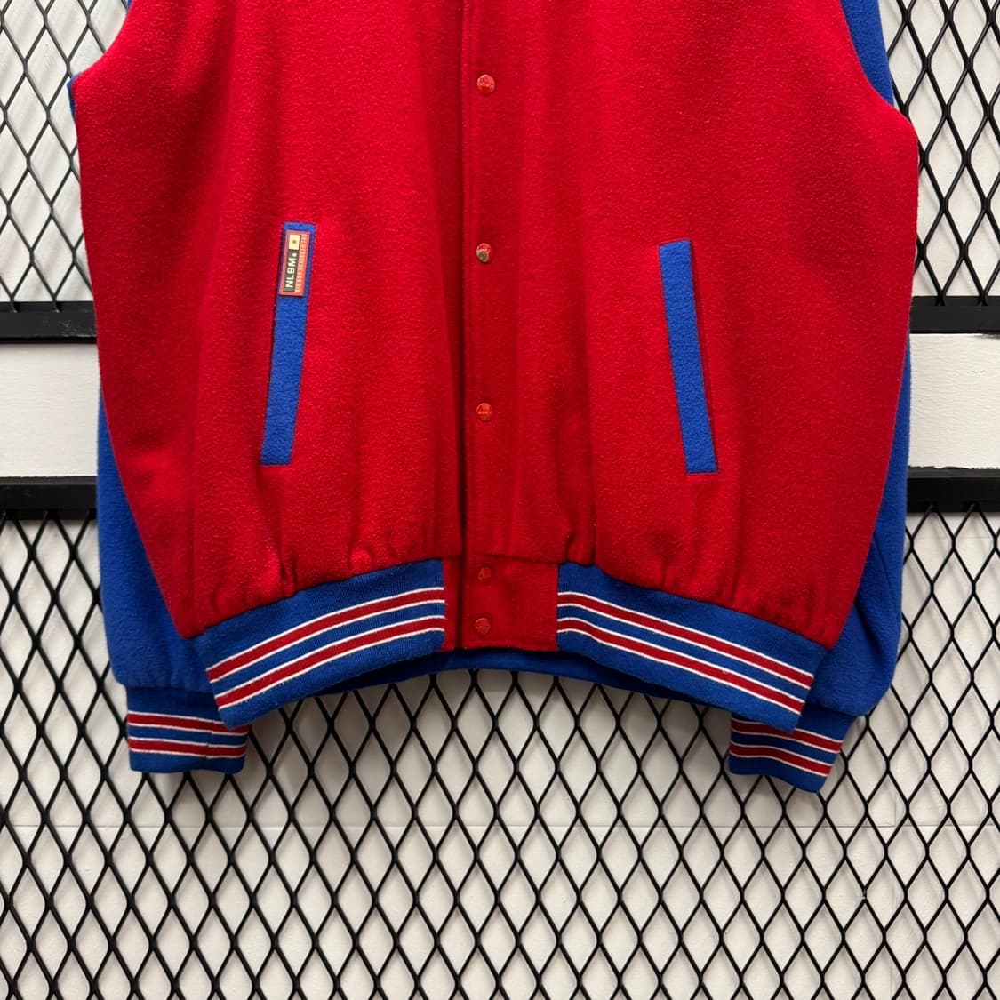 90s NLBM X 빅보이 헤드기어 바시티자켓 후면 패치 디테일 레드 상품이미지4