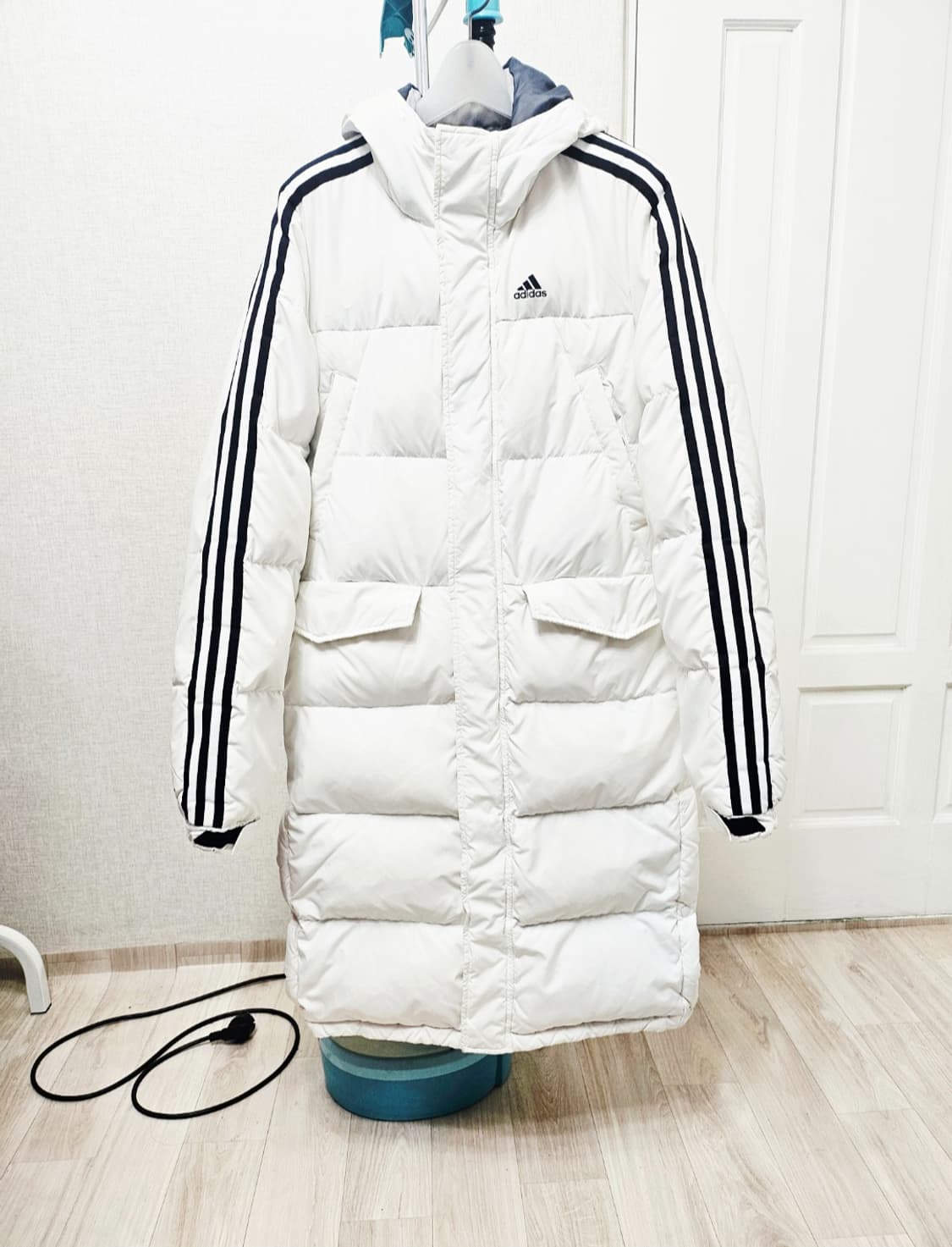 (90~95)S ☆우주매물☆ 아디다스 3st [흰검] 덕다운롱패딩 상품이미지1