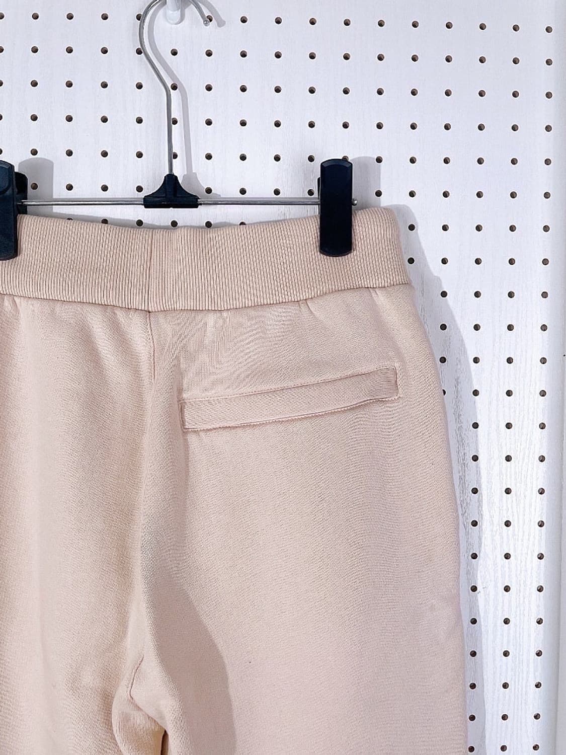 (정품/새상품) 알릭스 공용 베이지 로고 패치 기모 스웻팬츠 상품이미지4