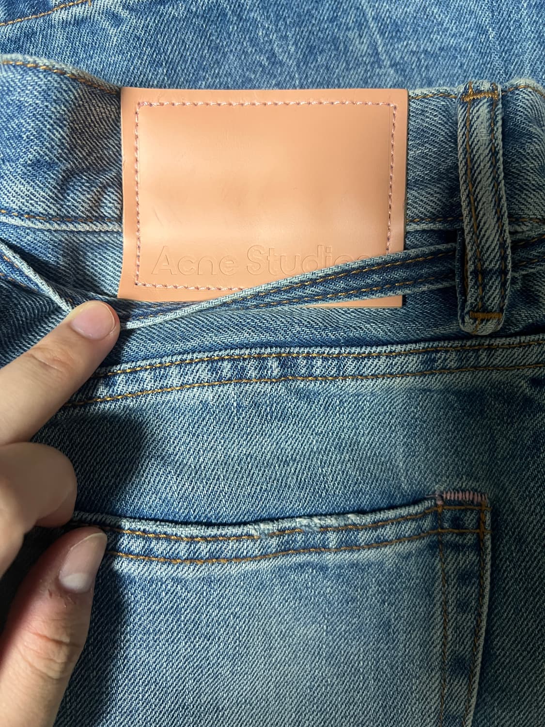 아크네 벨티드 데님 쇼츠 29 상품이미지2