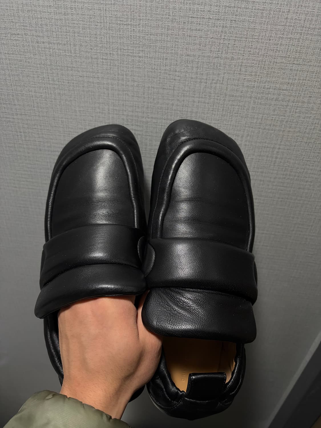 드리스반노튼 패디드로퍼 43 블랙 상품이미지1