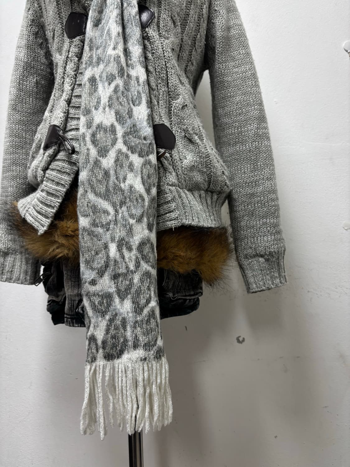 [Colza] Y2K White Fur Knit Hoodie Grey C 상품이미지5
