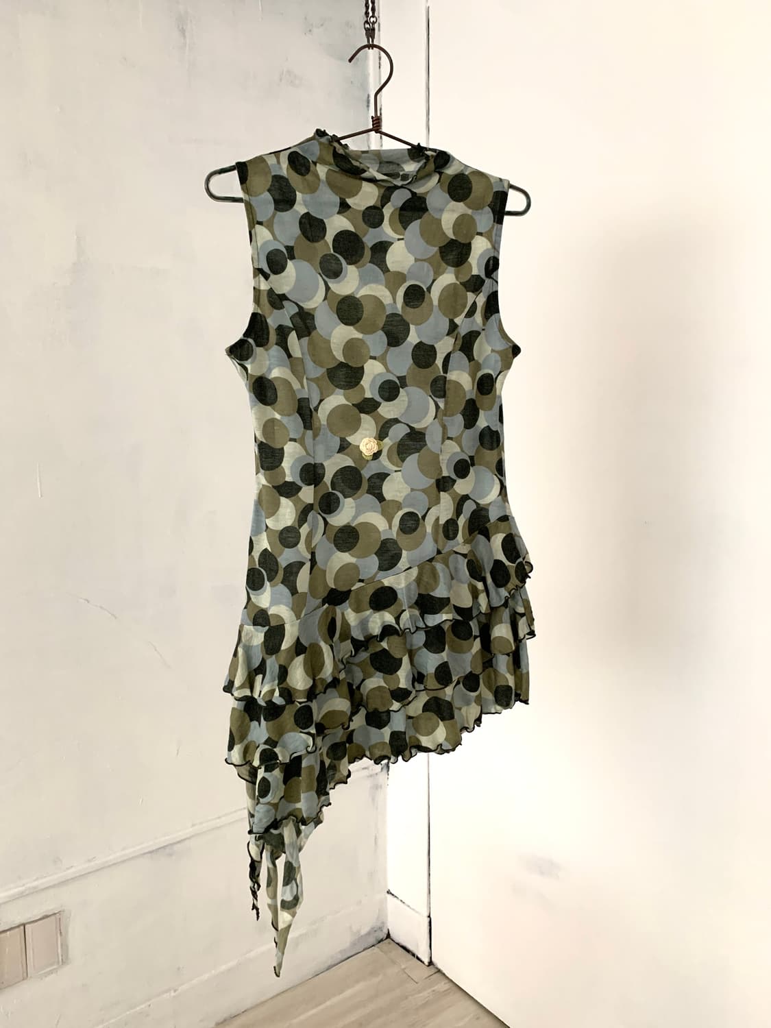 Abstract dot asymmetric ruffle dress 상품이미지1