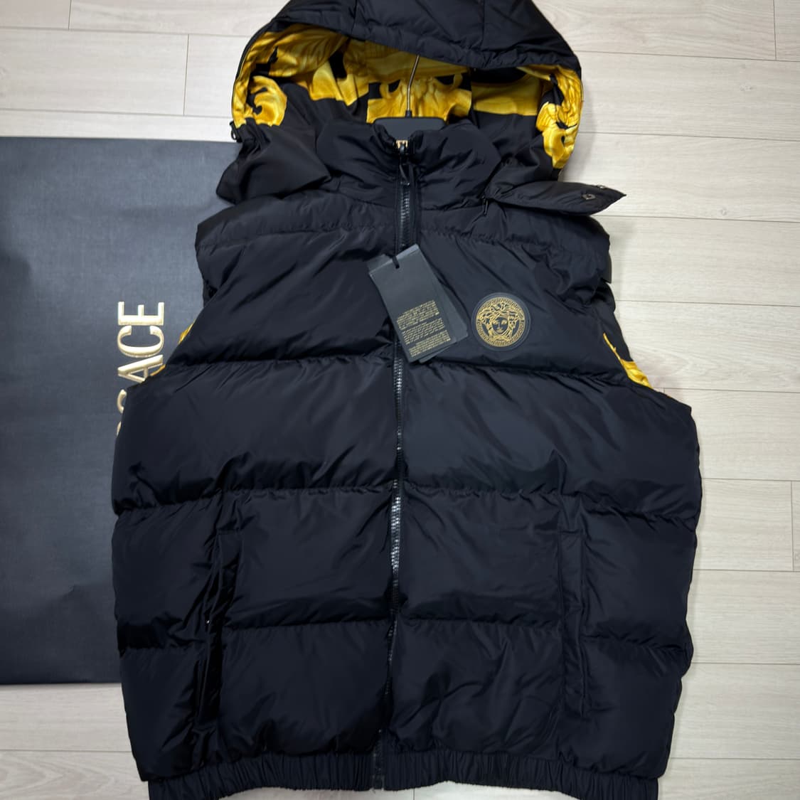 VERSACE 베르사체 구스 다운 패딩 베스트 상품이미지1
