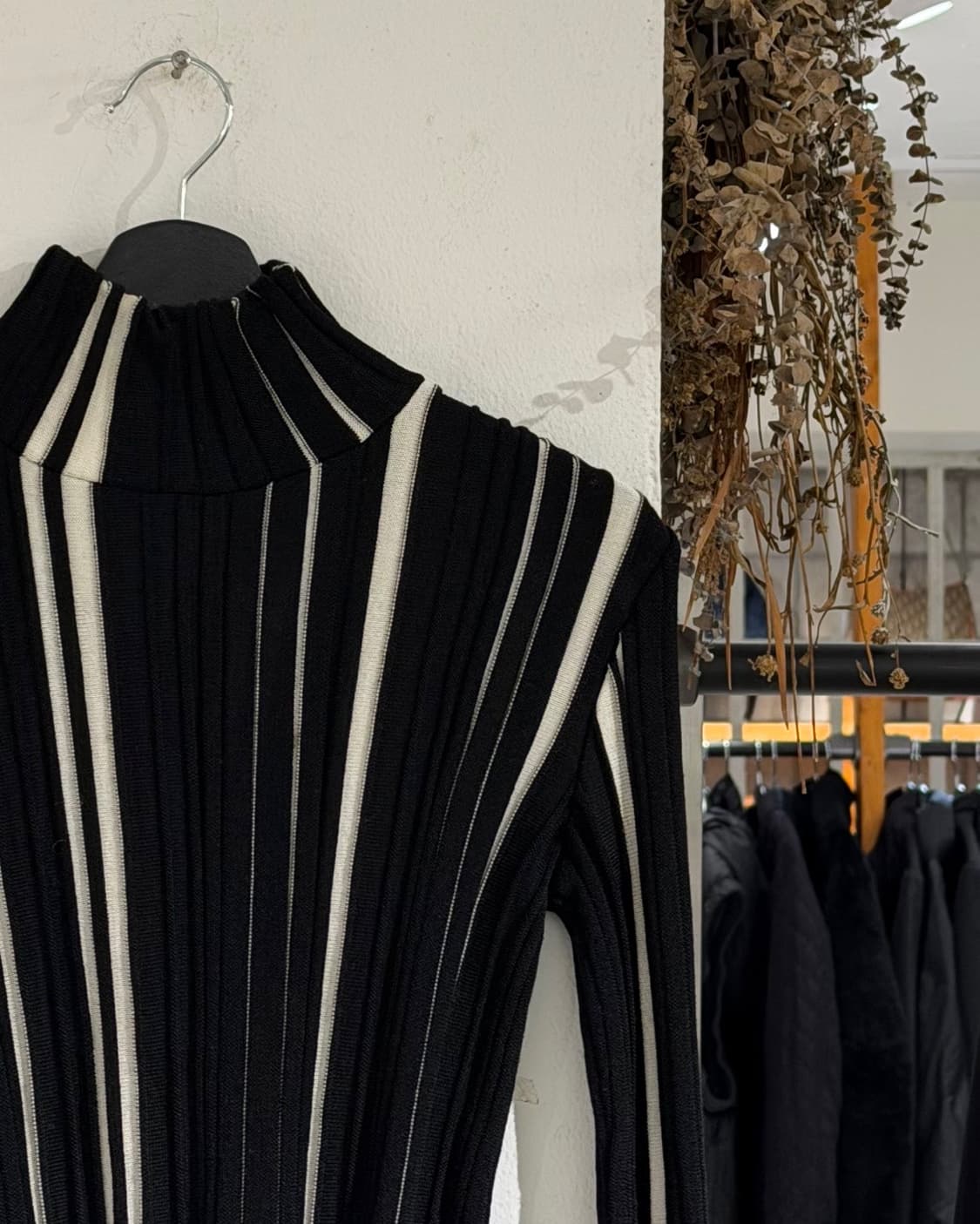 아키라나카 블랙 울 플리츠 롱슬리브 니트 상품이미지3