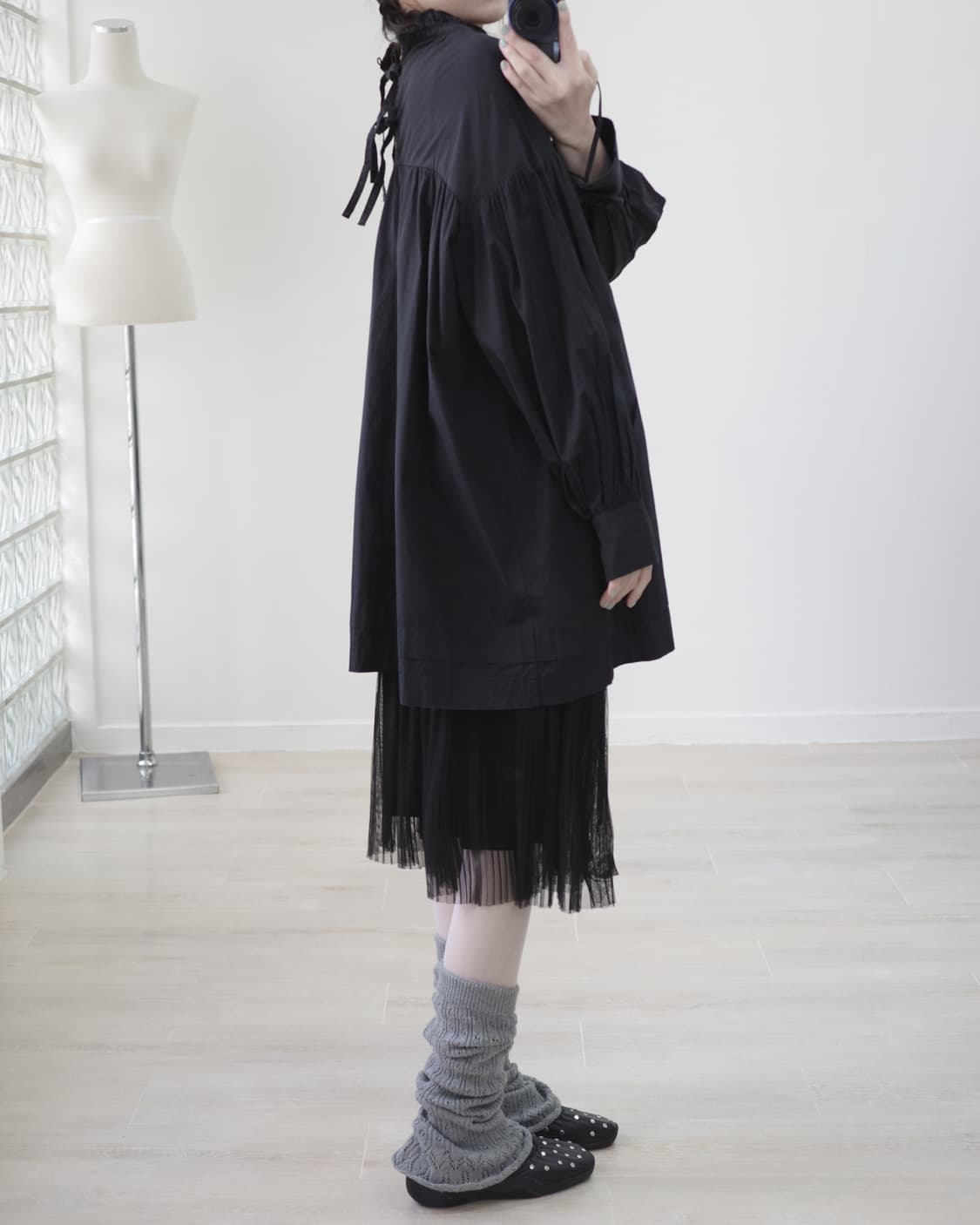 Frill black blouse 상품이미지2
