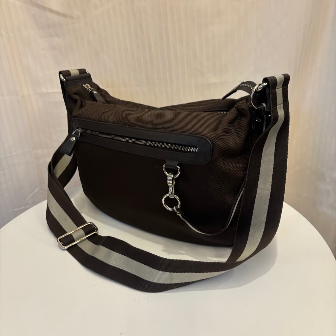 정품 발리 브라운 삼선 크로스백     상품이미지3