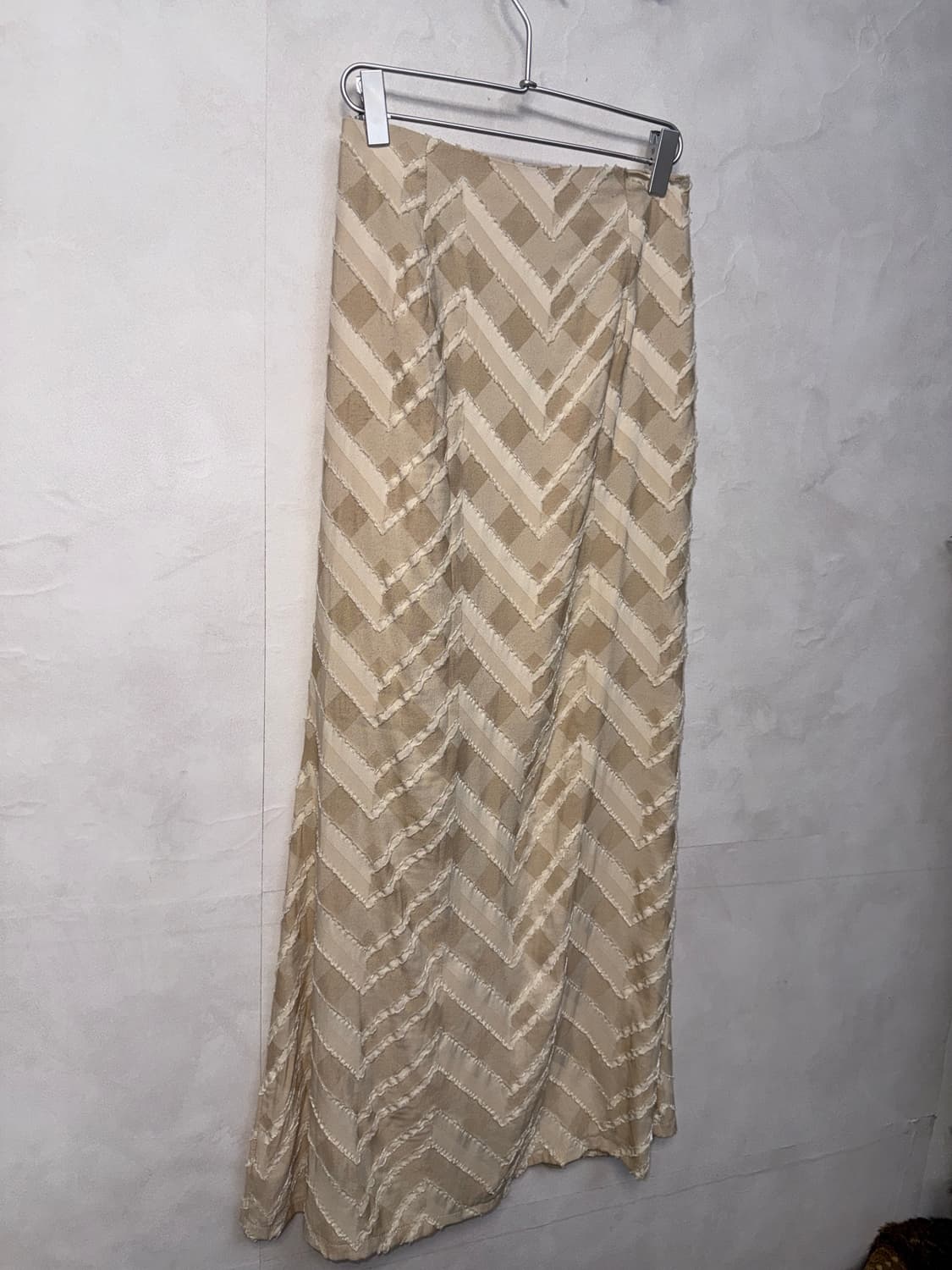 Beige chevron pattern slit maxi skirt 상품이미지2