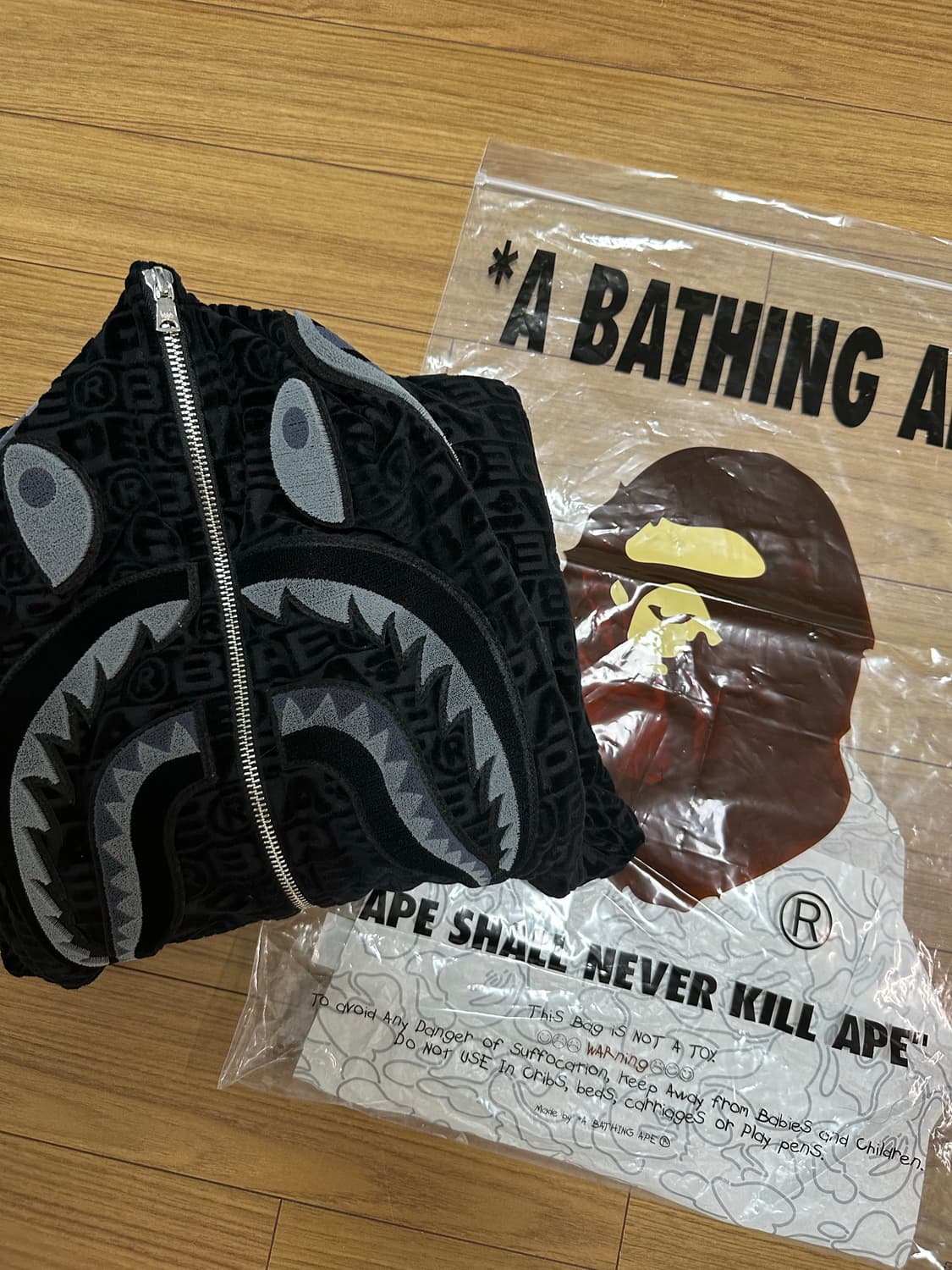 베이프 럭스패턴 샤크후드 블랙 상품이미지1