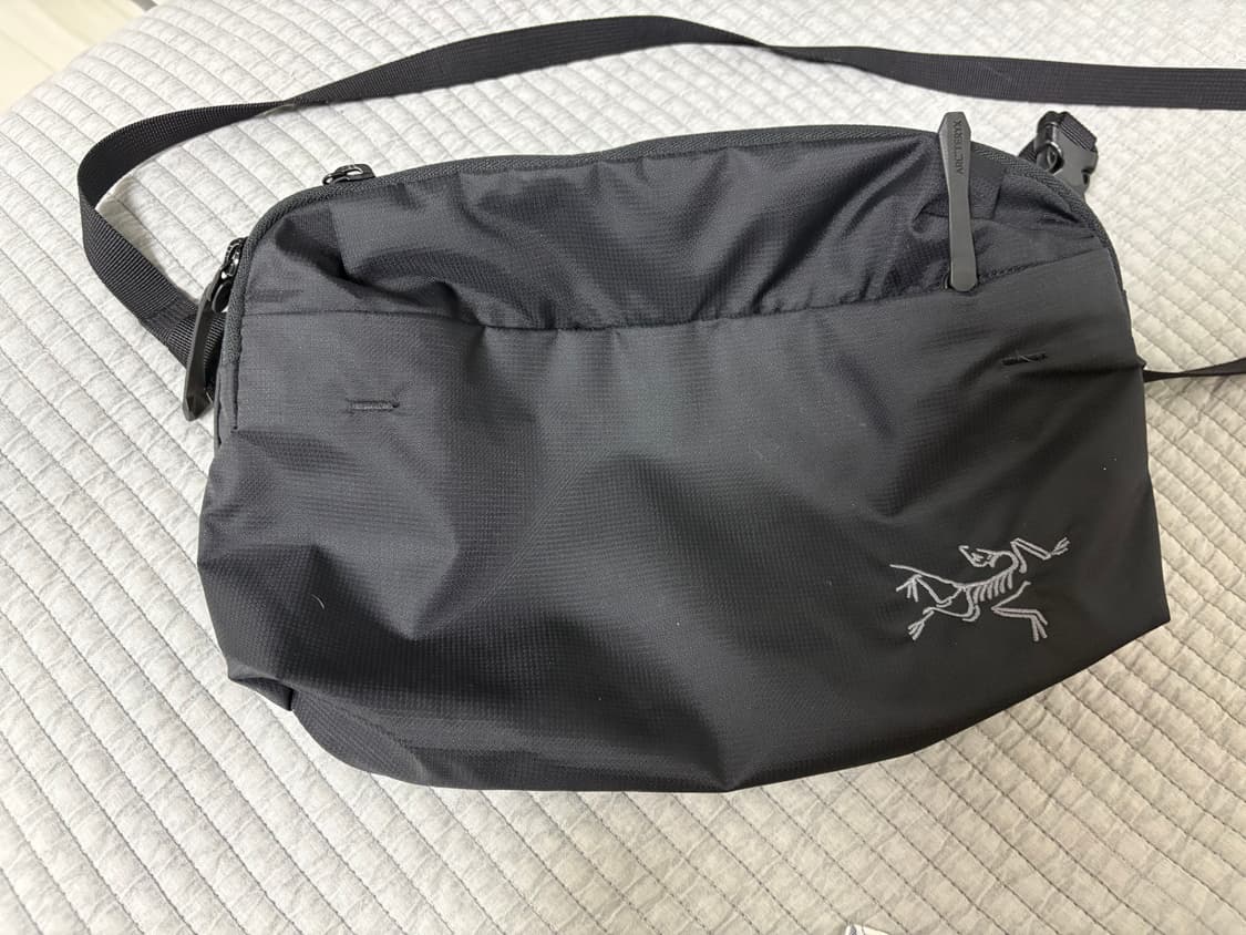 아크테릭스 헬리아드 6 크로스바디백 블랙 상품이미지2