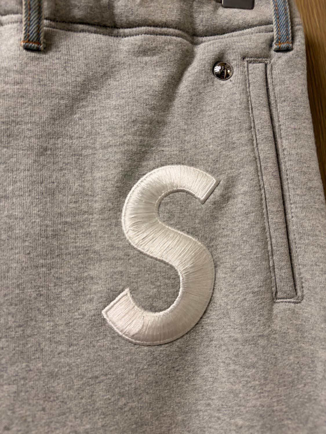 슈프림 블레스 스웨트팬츠 s/m 상품이미지3