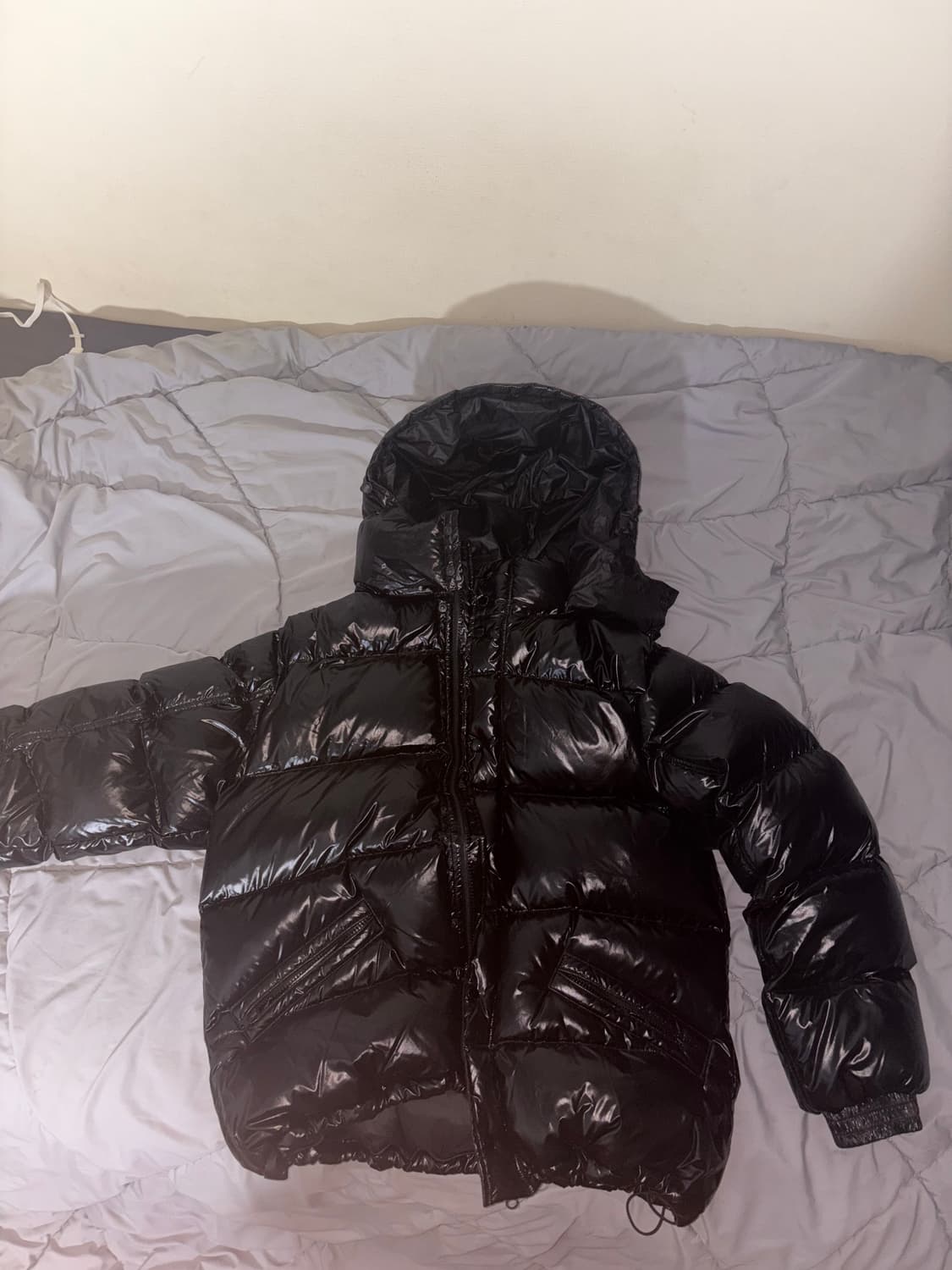Birthdaysuit 유광 블랙 패딩(M) 판매합니다 상품이미지4
