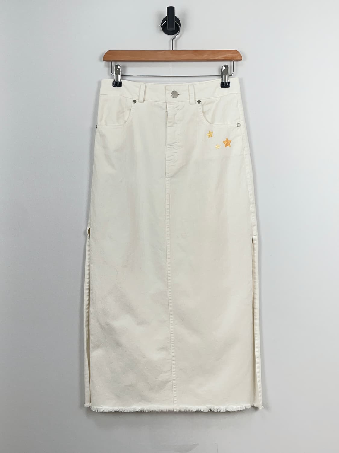 더 에디터(THE EDITOR) 별 자수 화이트 데님 롱 스커트 상품이미지2