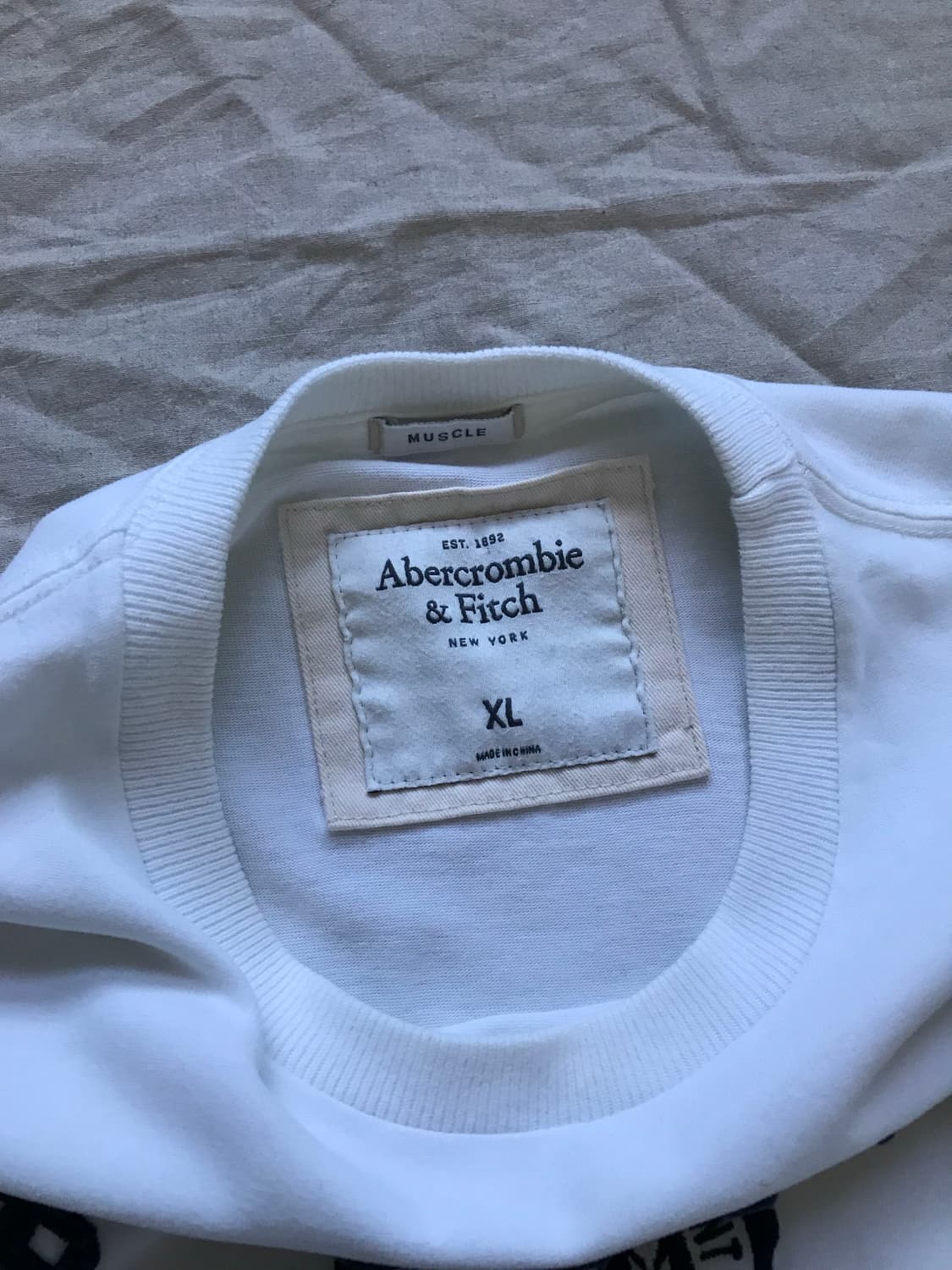 아베크롬비 중앙 자수로고 화이트 롱슬리브 상품이미지7