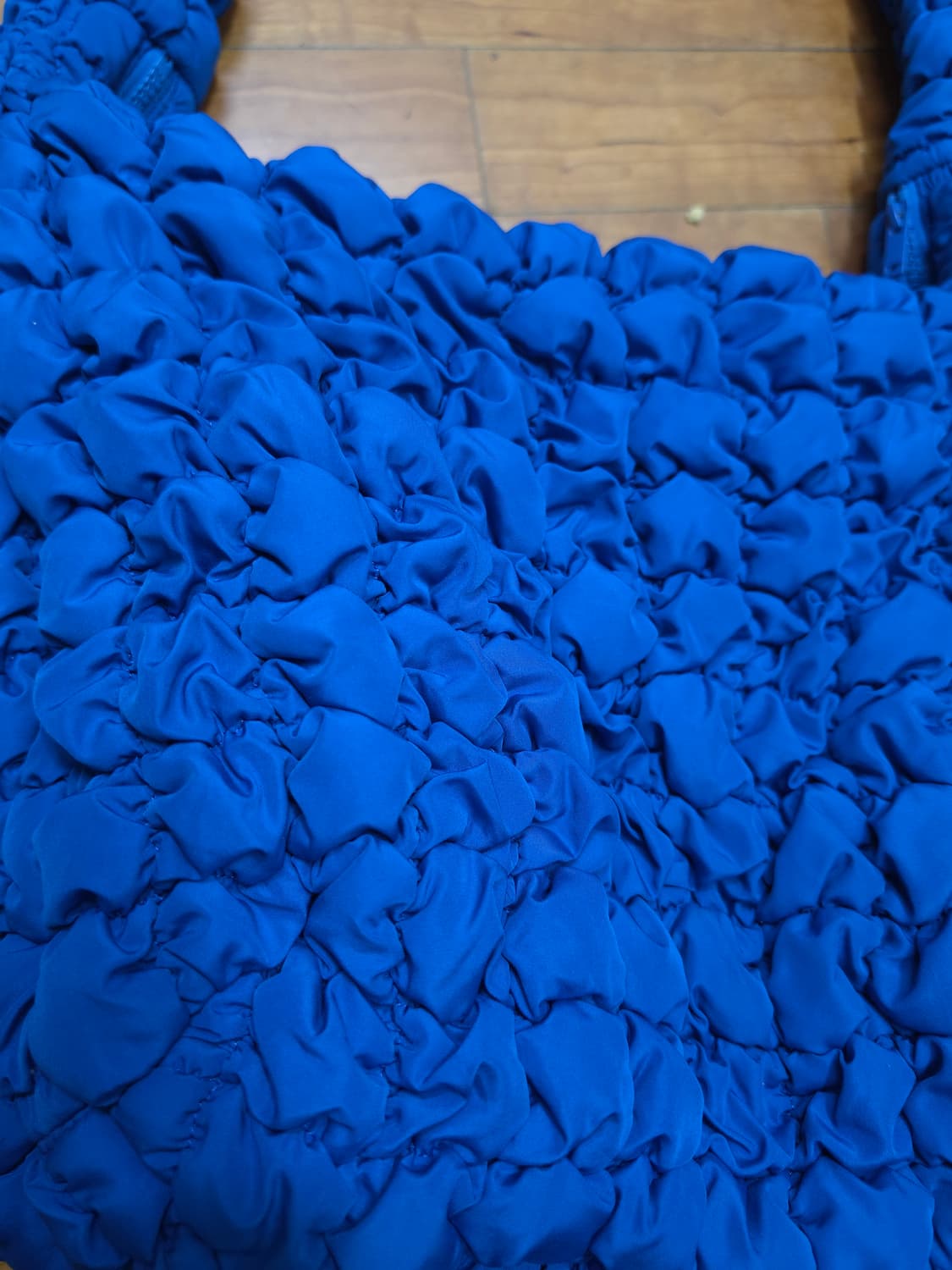 코스 오버사이즈 퀼트 구름백 상품이미지2