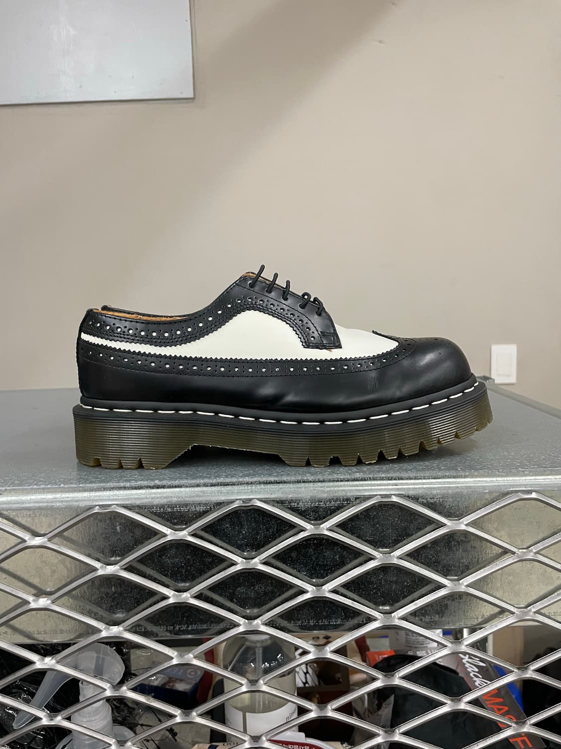 닥터마틴 3989 벡스 블랙 앤 화이트 스무스 UK6 상품이미지4