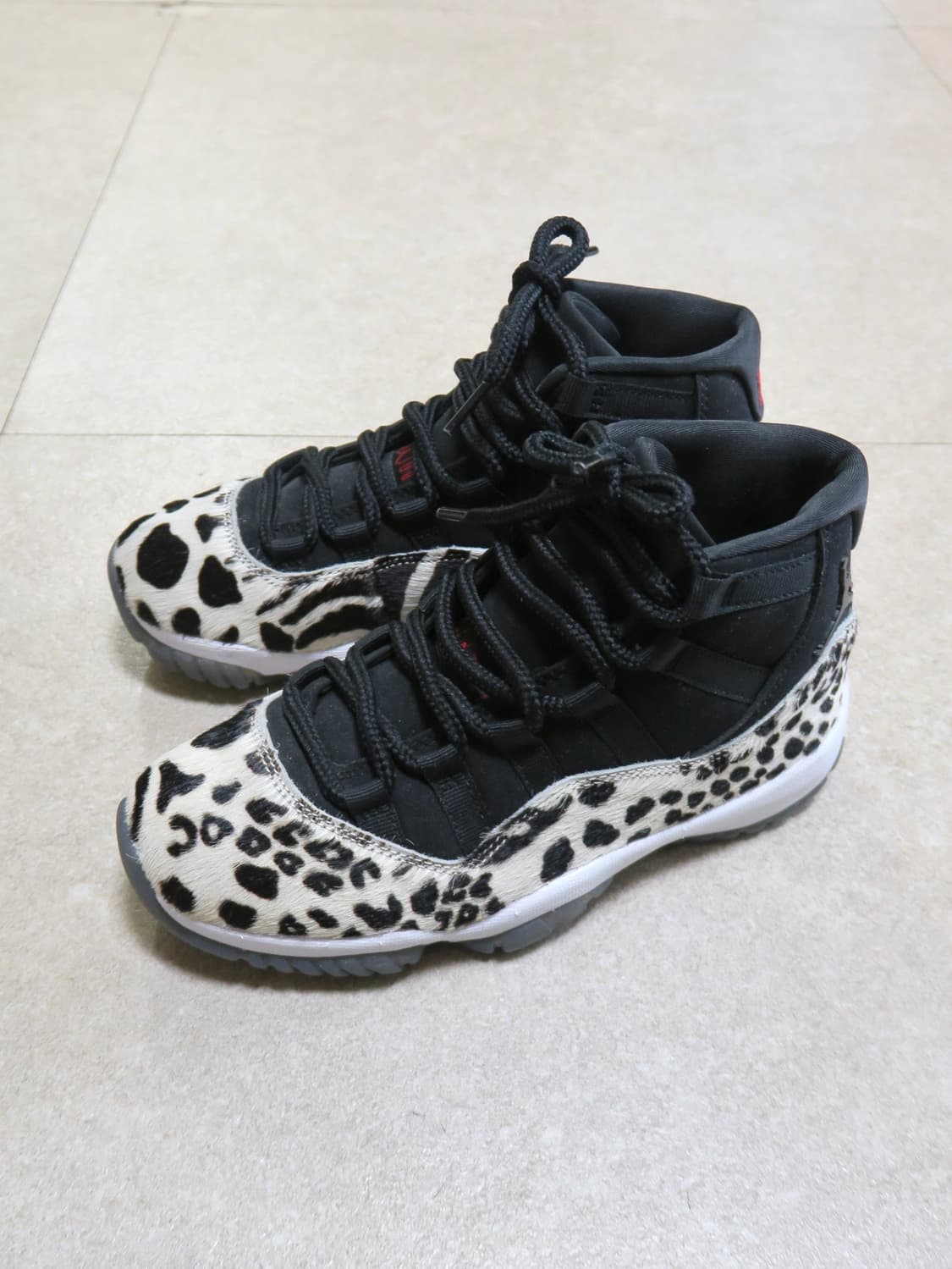 조던 11 레트로 애니멀 인스팅트 블랙 화이트 상품이미지1