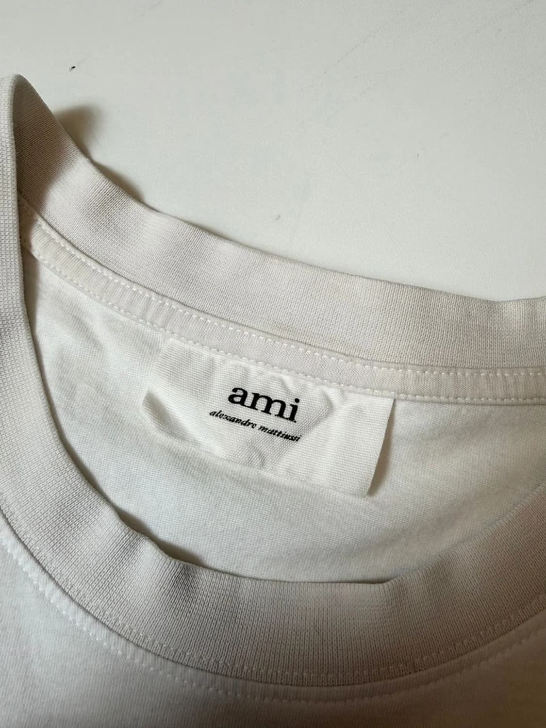 아미 AMI 스몰 하트 로고 반팔 티셔츠 PN9564 상품이미지6