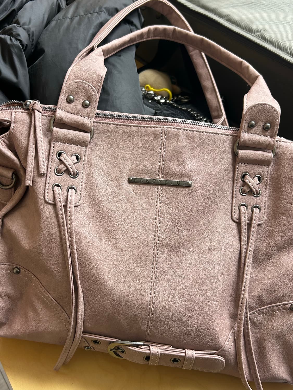 팬시클럽 가방 벨티드 워싱 레더백 베이비핑크 상품이미지2