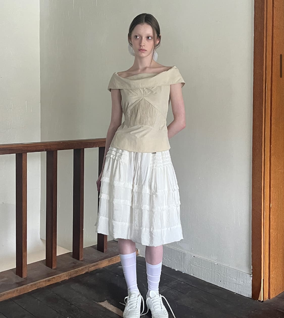 (새제품) 시눈 OFF-SHOULDER PINTUCK BLOUSE 상품이미지3