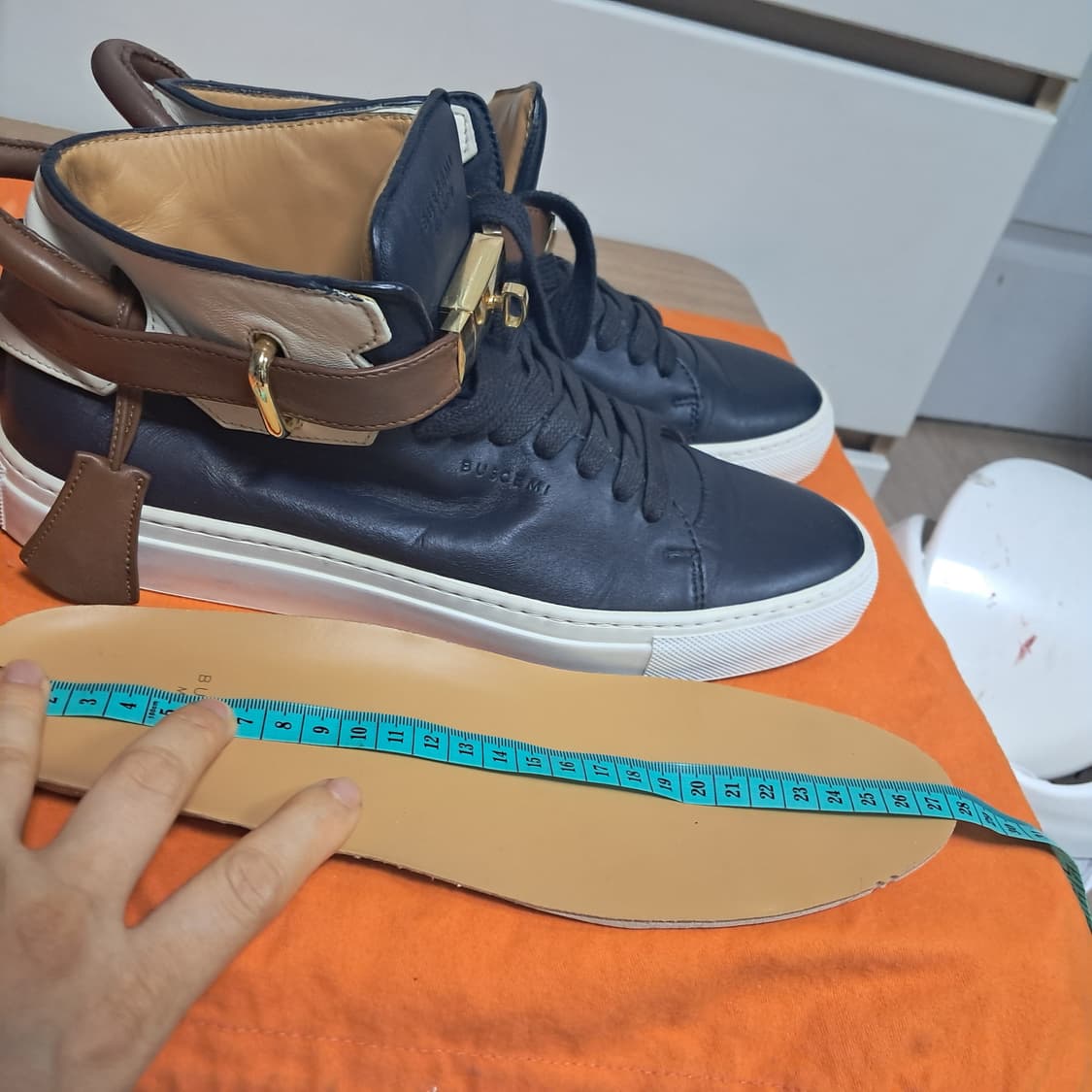 부세미 BUSCEMI 하이탑 스니커즈 42 상품이미지10
