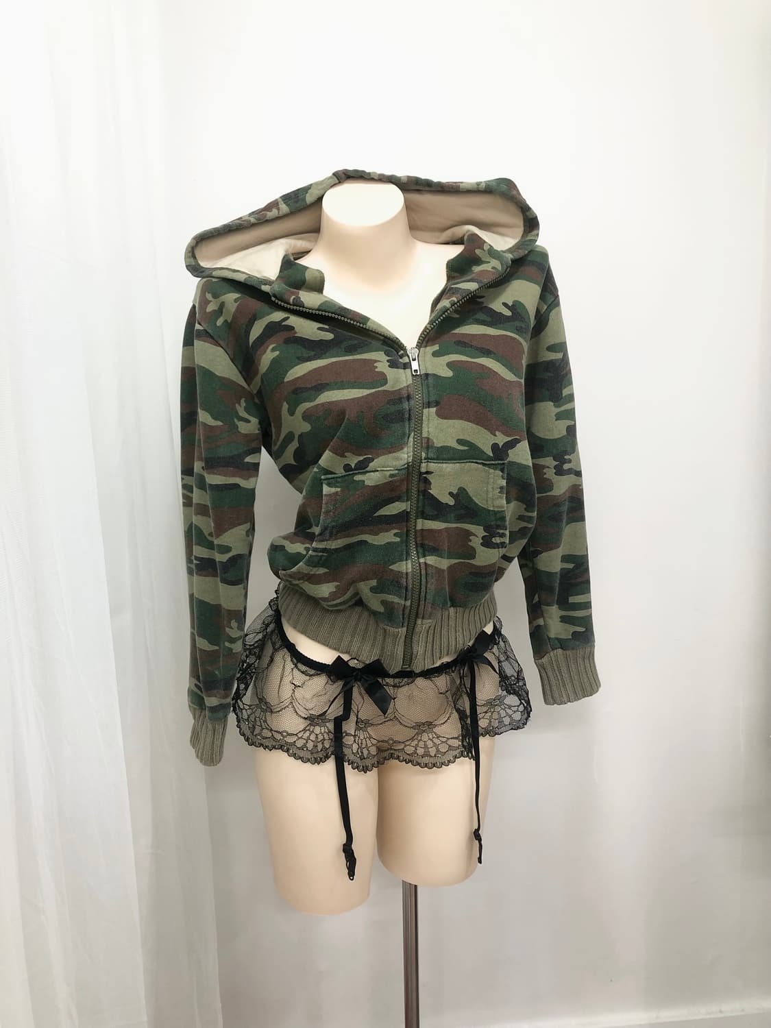 military pattern cropped hood zip-up 상품이미지1