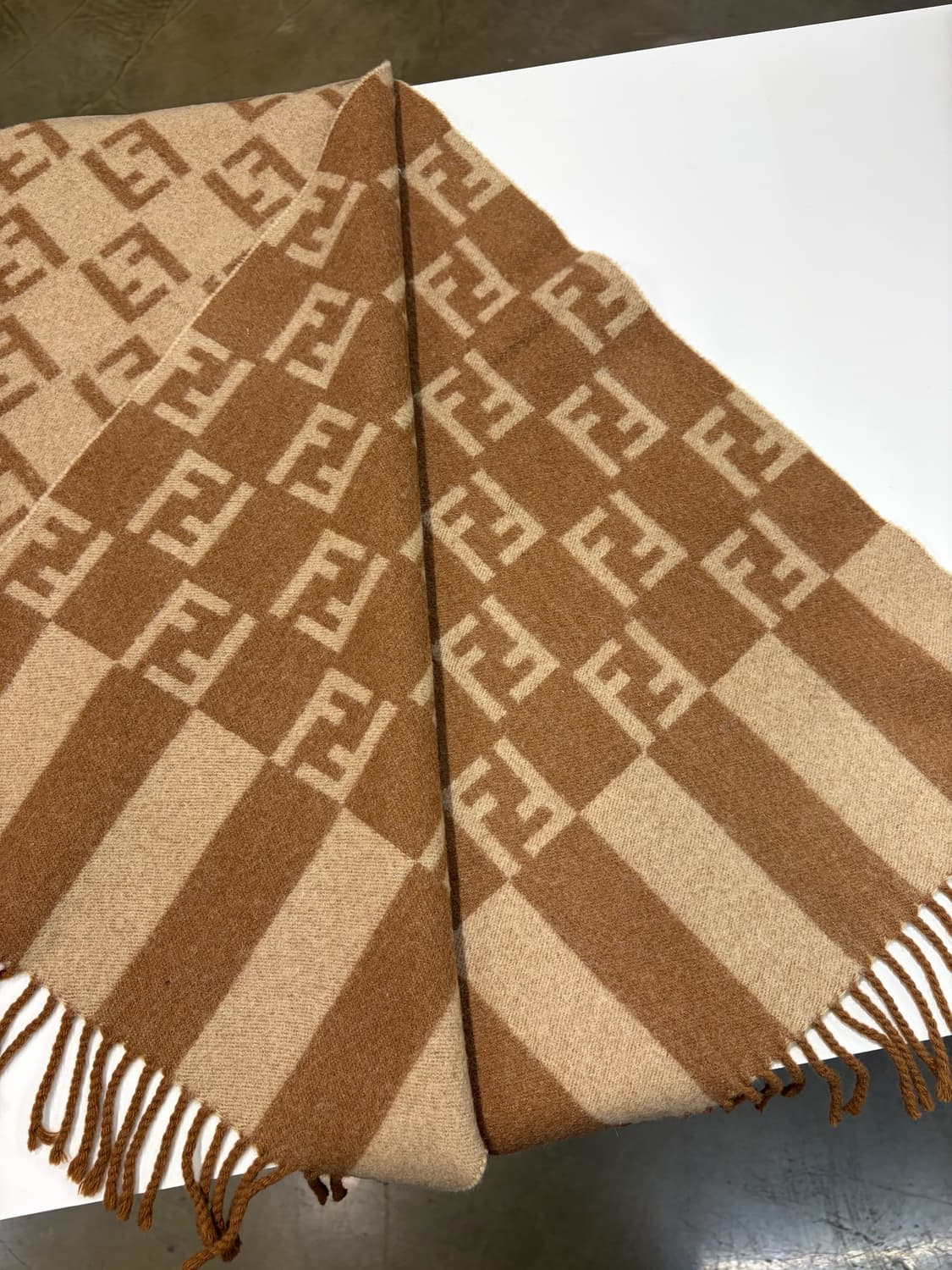 펜디 울 머플러 상품이미지1