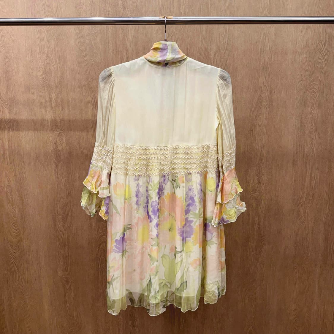 레드 발렌티노 플라워 타이 원피스 레이스 셔링 러플 소매 멀티컬러 상품이미지3