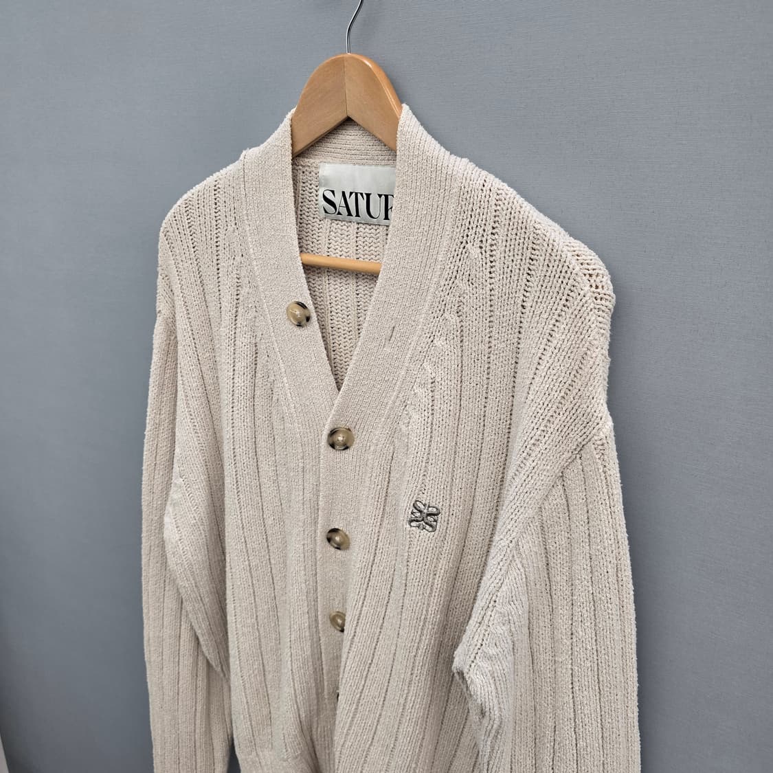 세터 SATUR 파로 오버 사이즈 부클 아이보리 가디건 상품이미지3