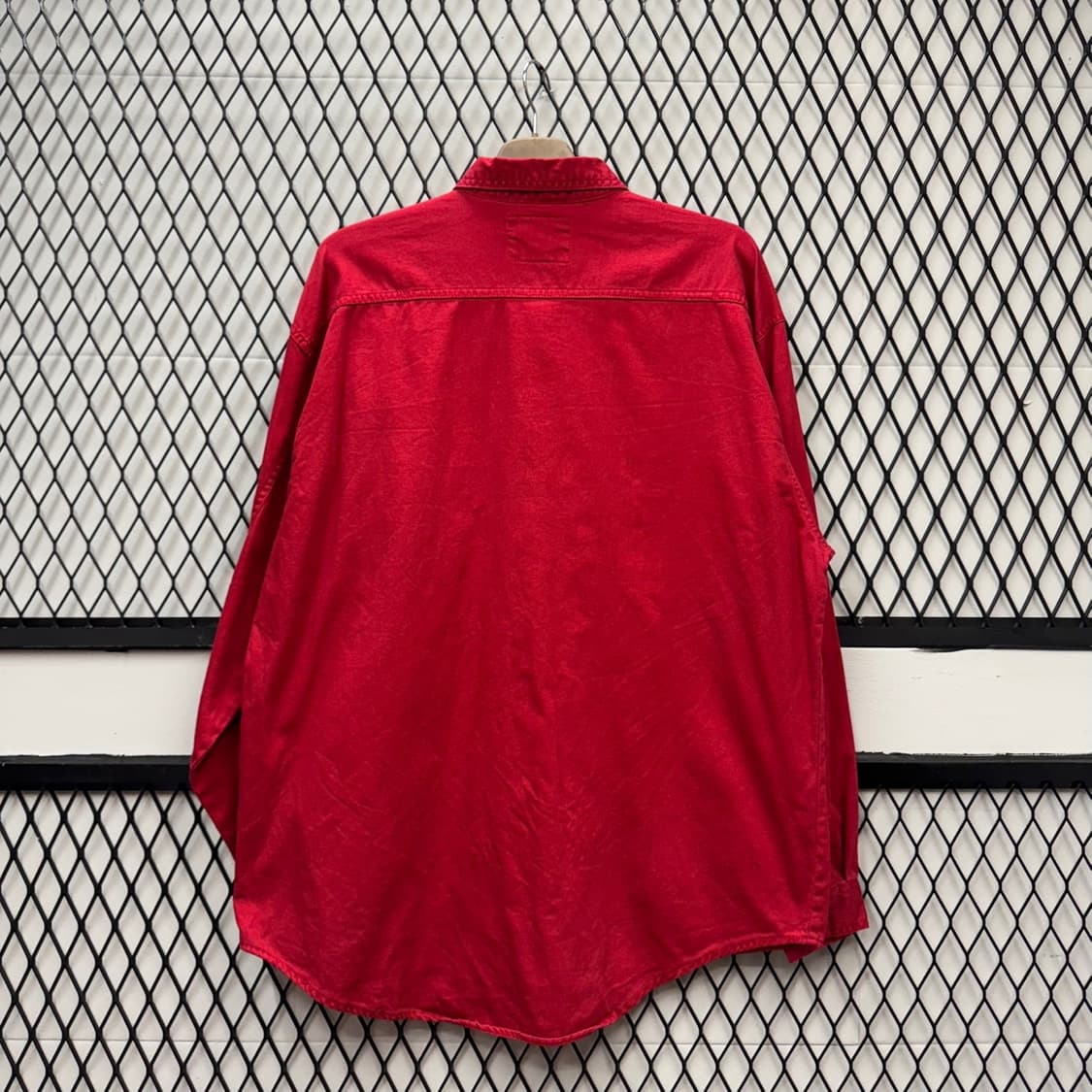 리바이스 솔리드 긴팔 셔츠 투포켓 디테일 루즈핏 레드 상품이미지2