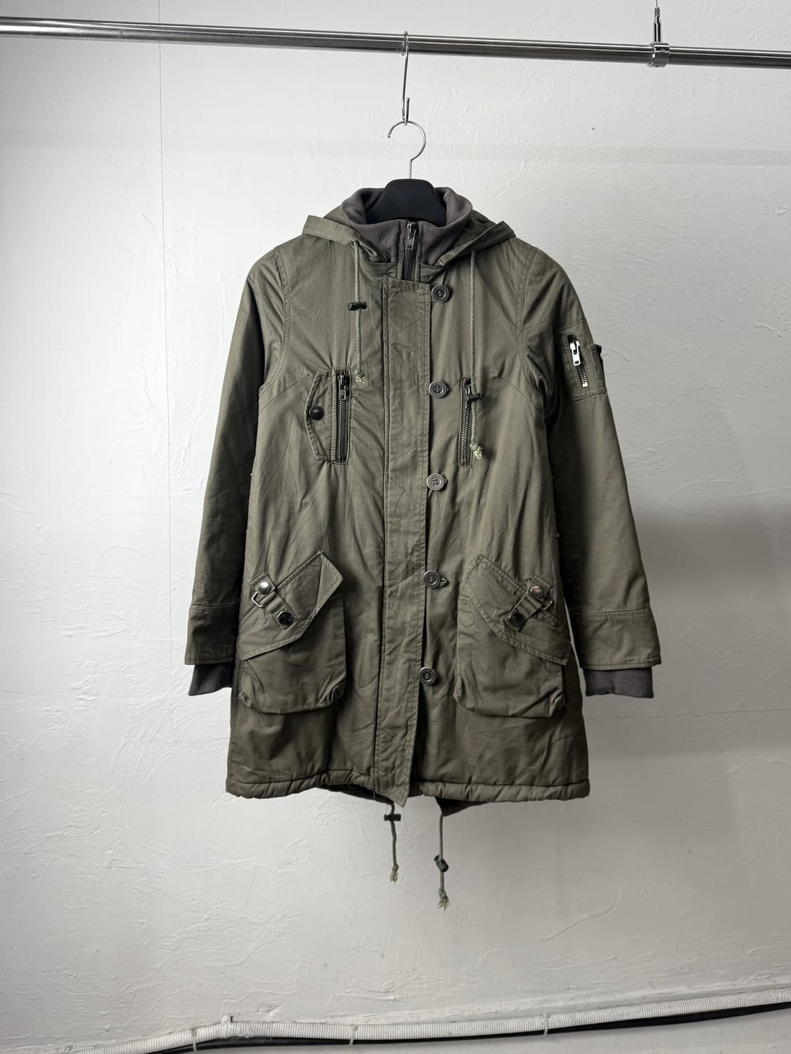 Edge Line 패널링 피쉬테일 파카 상품이미지2