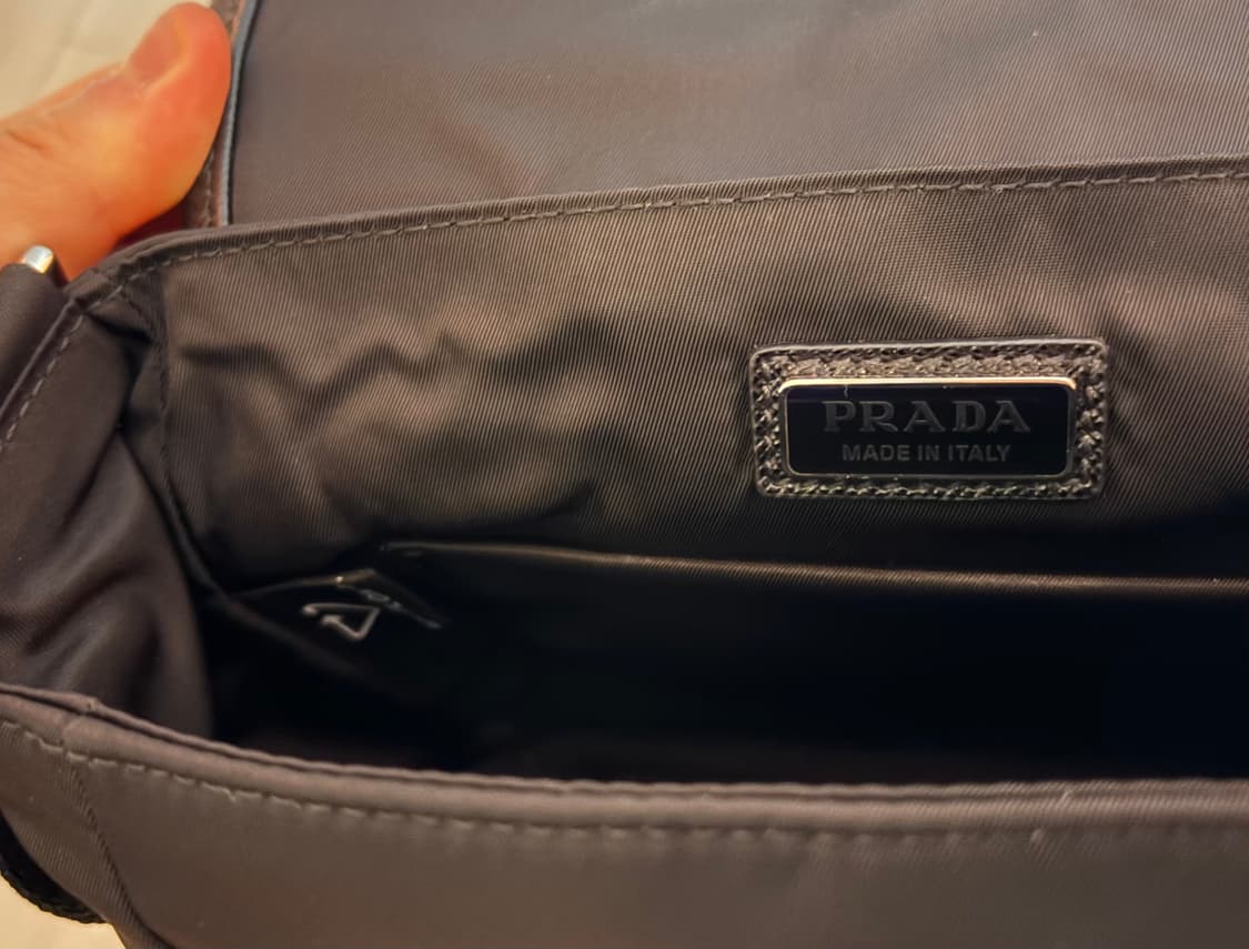 프라다 리나일론 및 사피아노 가죽 숄더백 2VD070 판매합니다. 상품이미지8