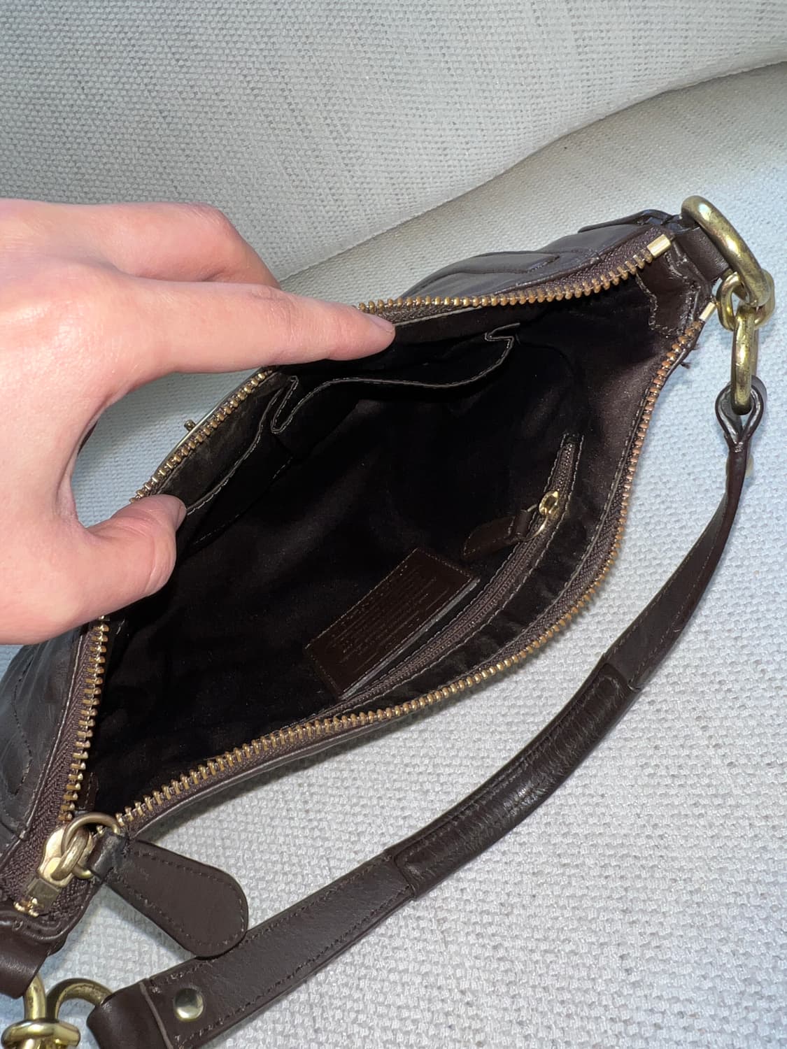 코치 브라운 레더 숄더백 상품이미지5